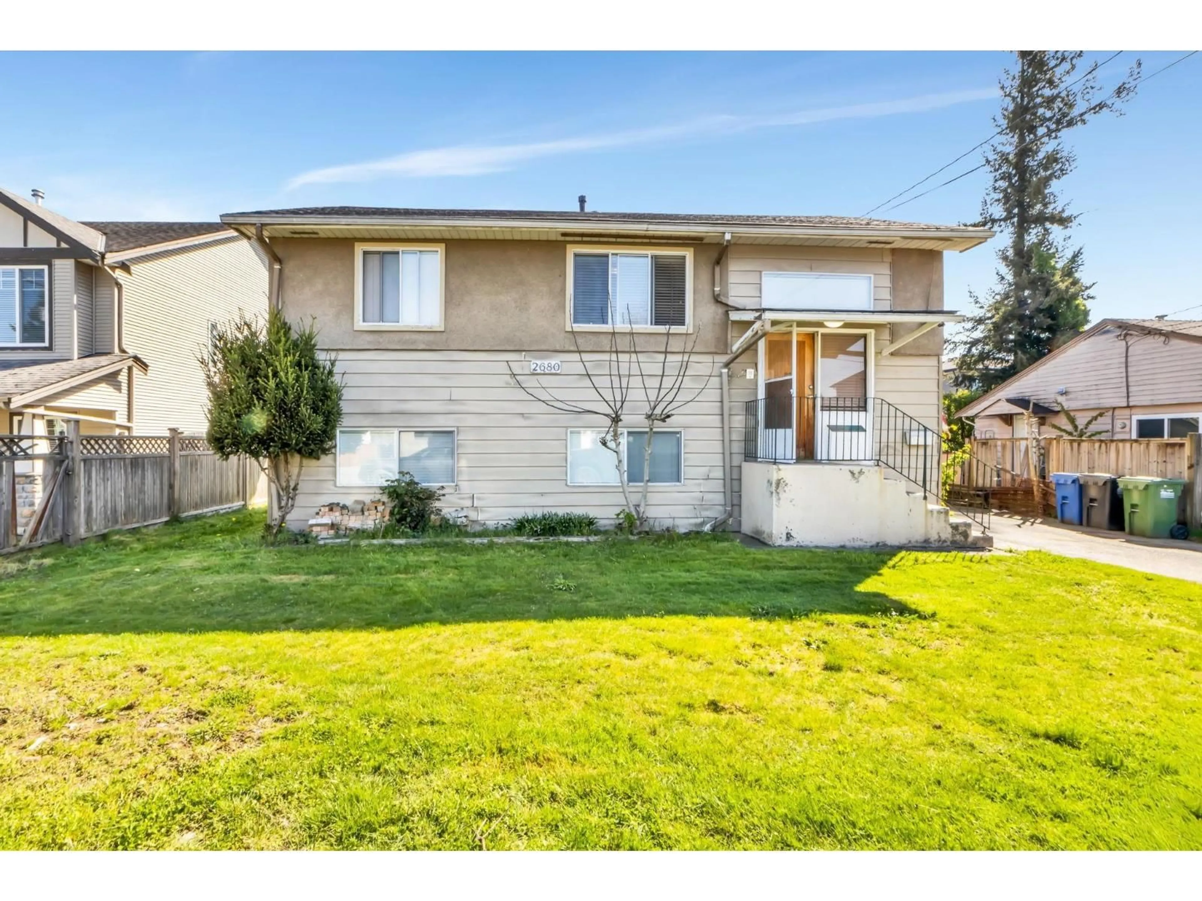 Home with vinyl exterior material, street for 2680 VICTORIA STREET, Abbotsford British Columbia V2T2T5