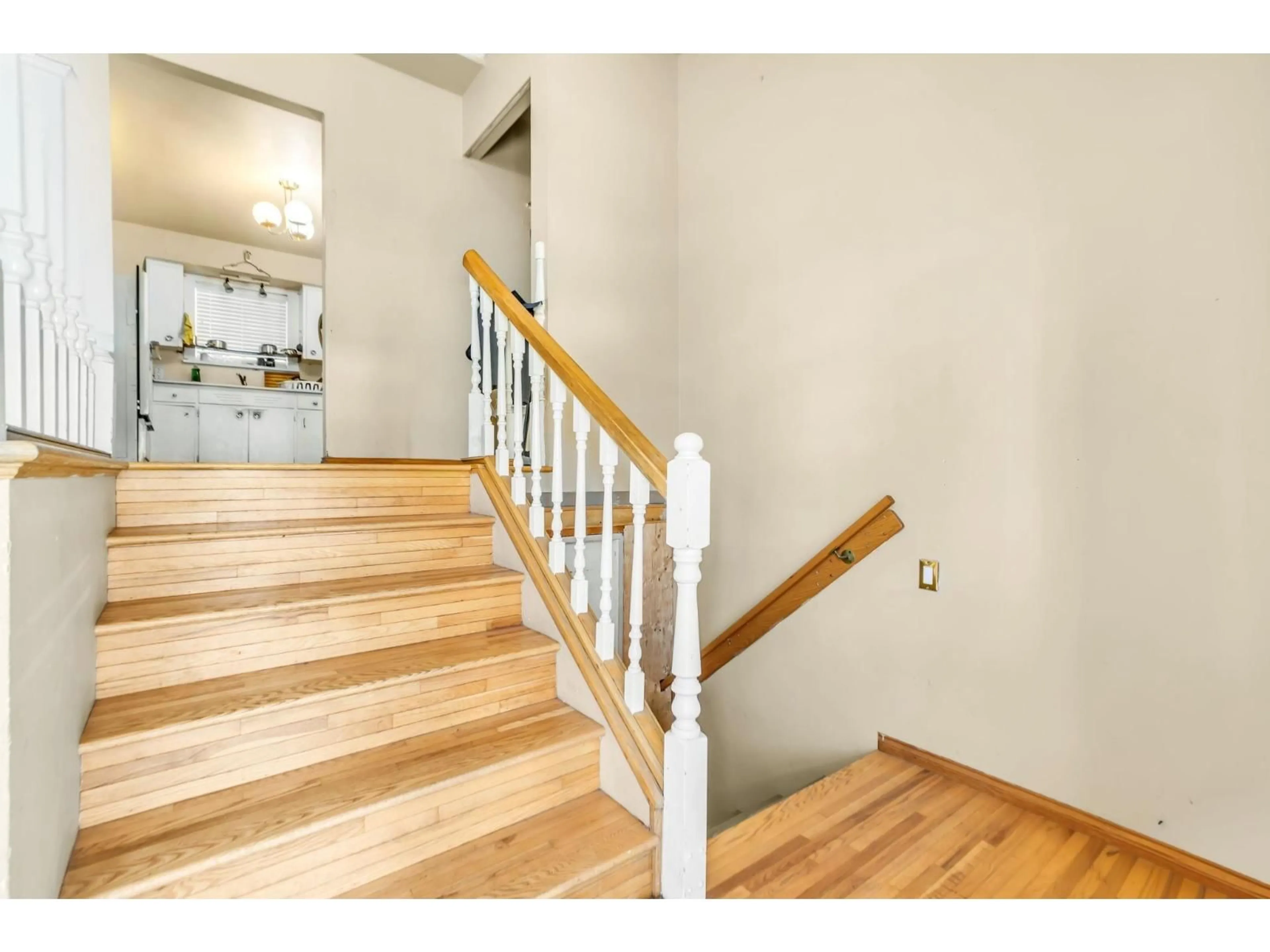 Stairs for 2680 VICTORIA STREET, Abbotsford British Columbia V2T2T5
