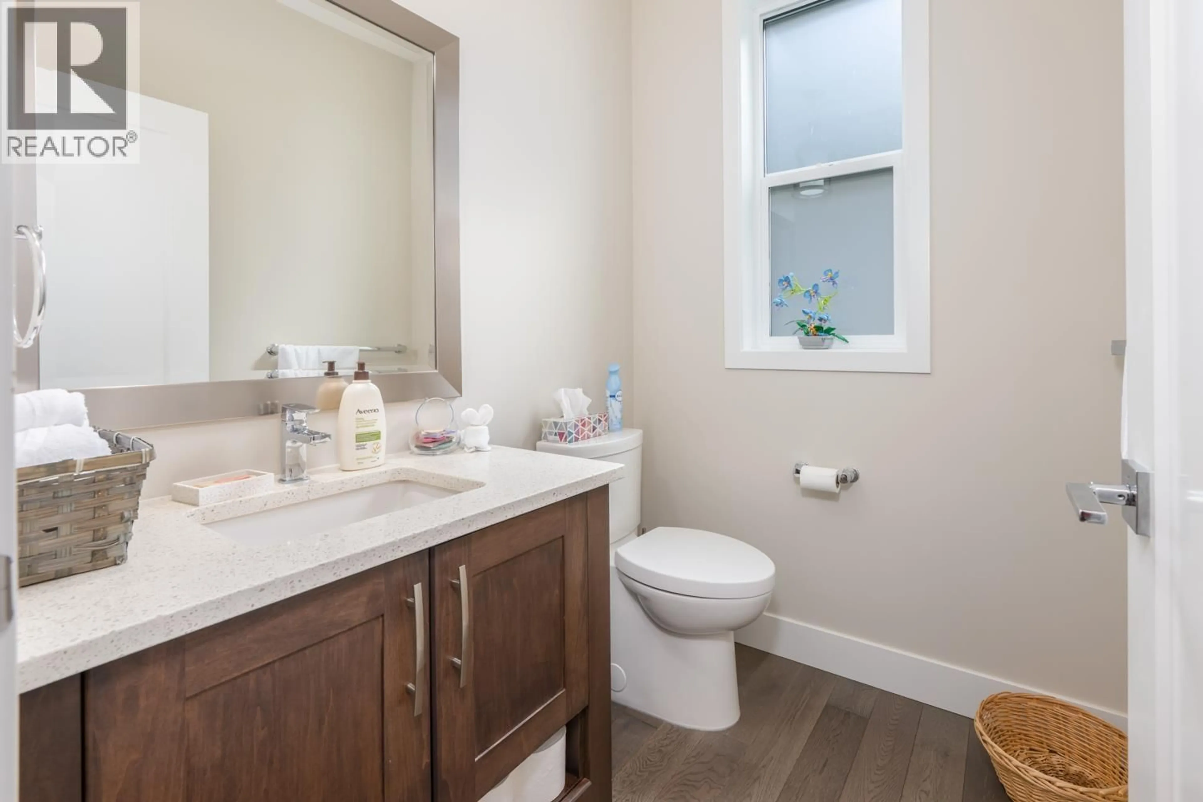Standard bathroom, ceramic/tile floor for 3534 TRESTLE COURT, Coquitlam British Columbia V3E0L5