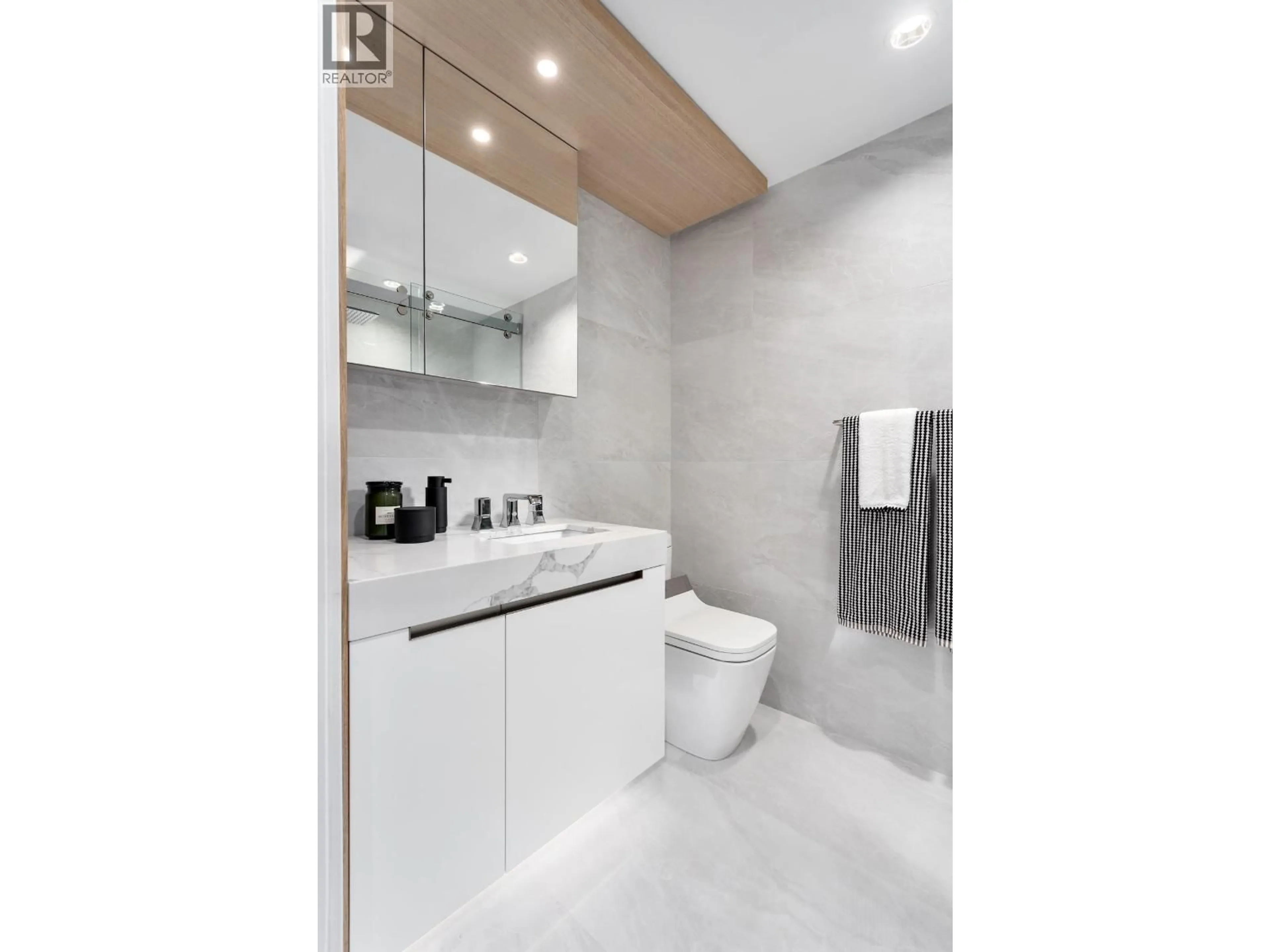 Contemporary bathroom, ceramic/tile floor for TH2 - 2323 FIR STREET, Vancouver British Columbia V6J0H5