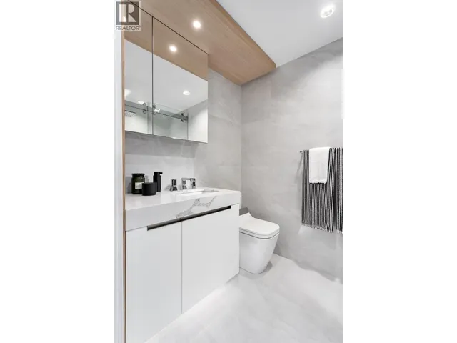 TH2 - 2323 FIR STREET, Vancouver 3