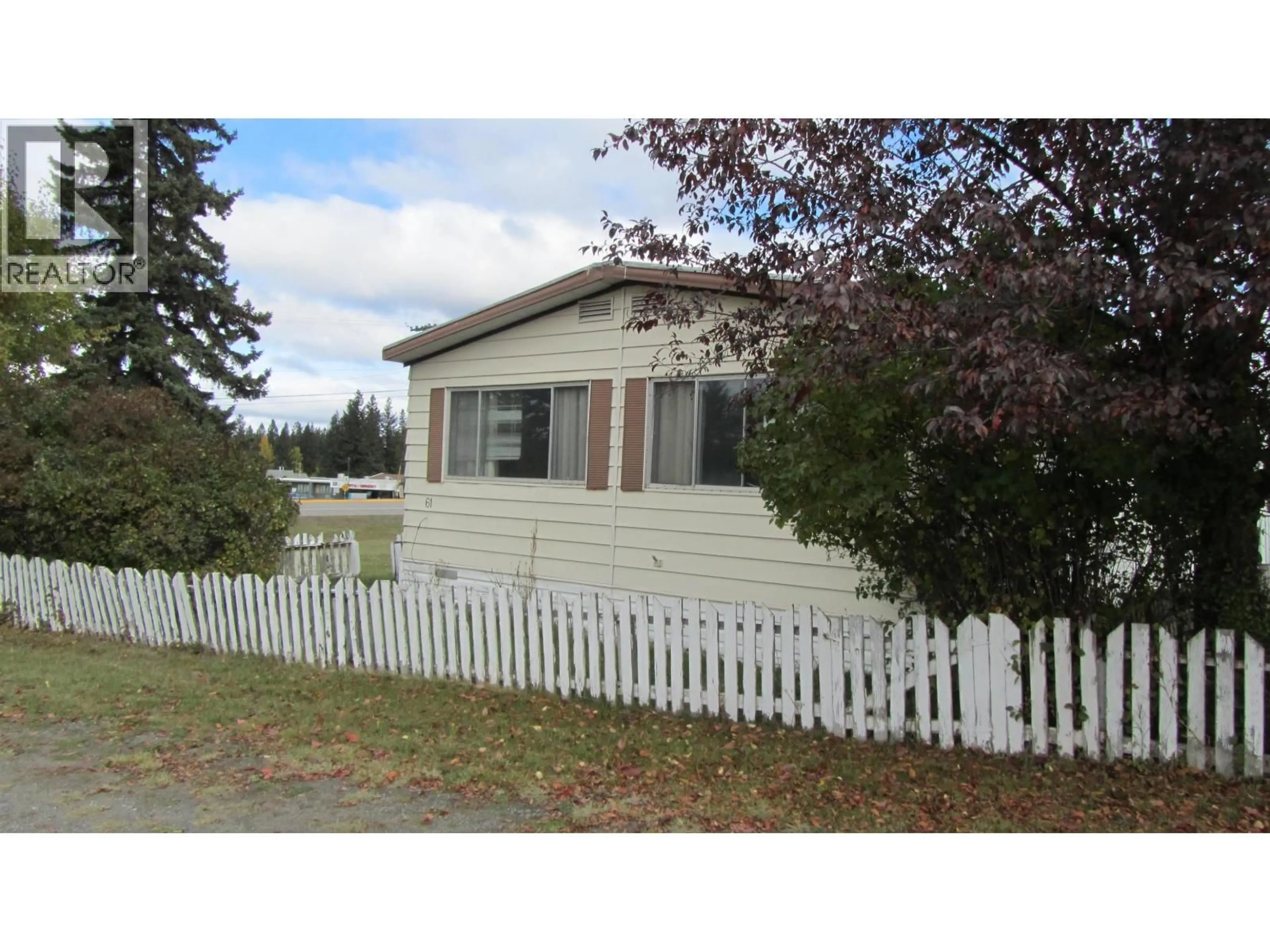 Home with vinyl exterior material, unknown for 61 - 375 HORSE LAKE ROAD, 100 Mile House British Columbia V0K2E0