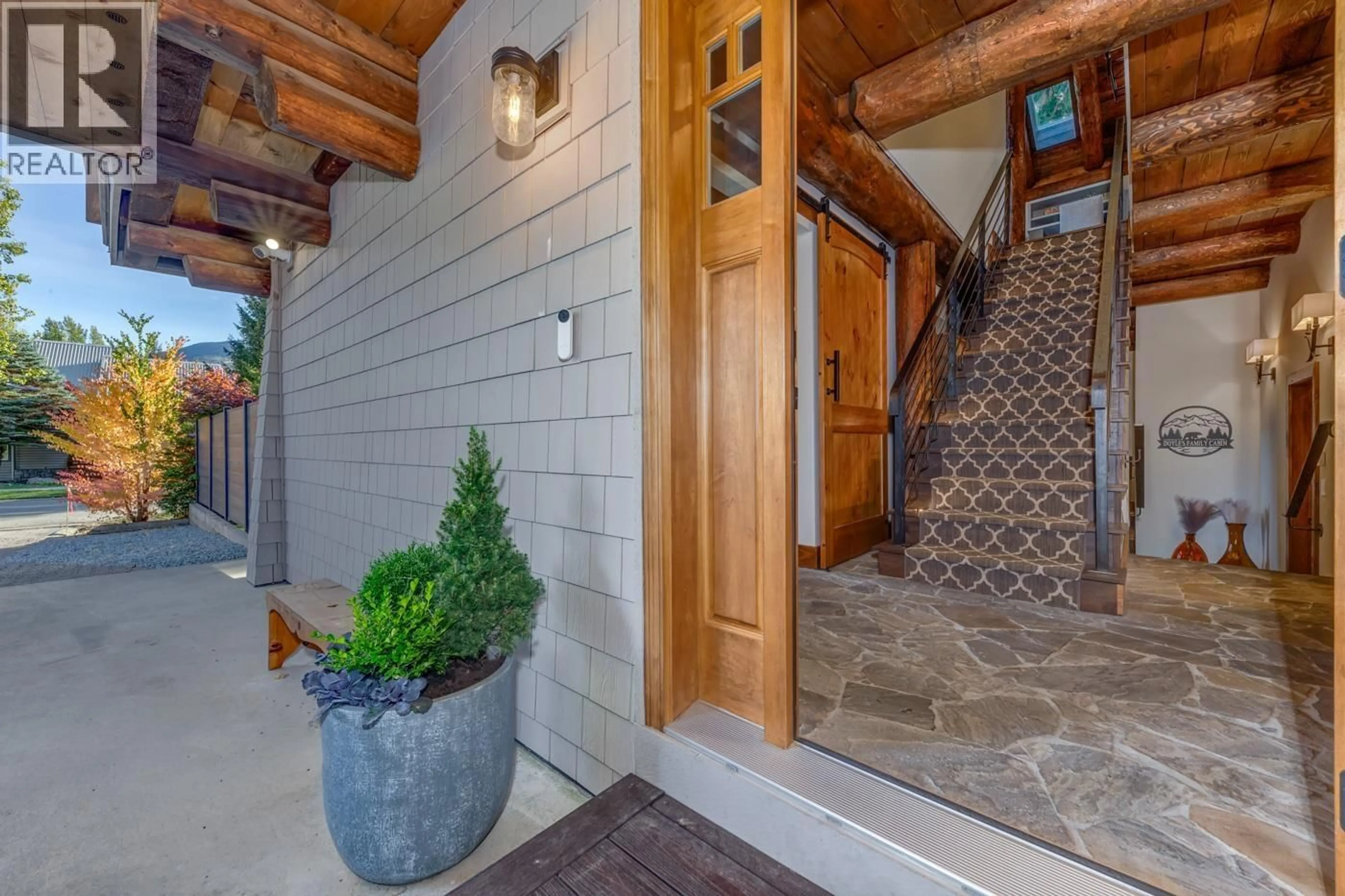 Indoor entryway for 6403 ST ANDREW'S WAY, Whistler British Columbia V8E0C7