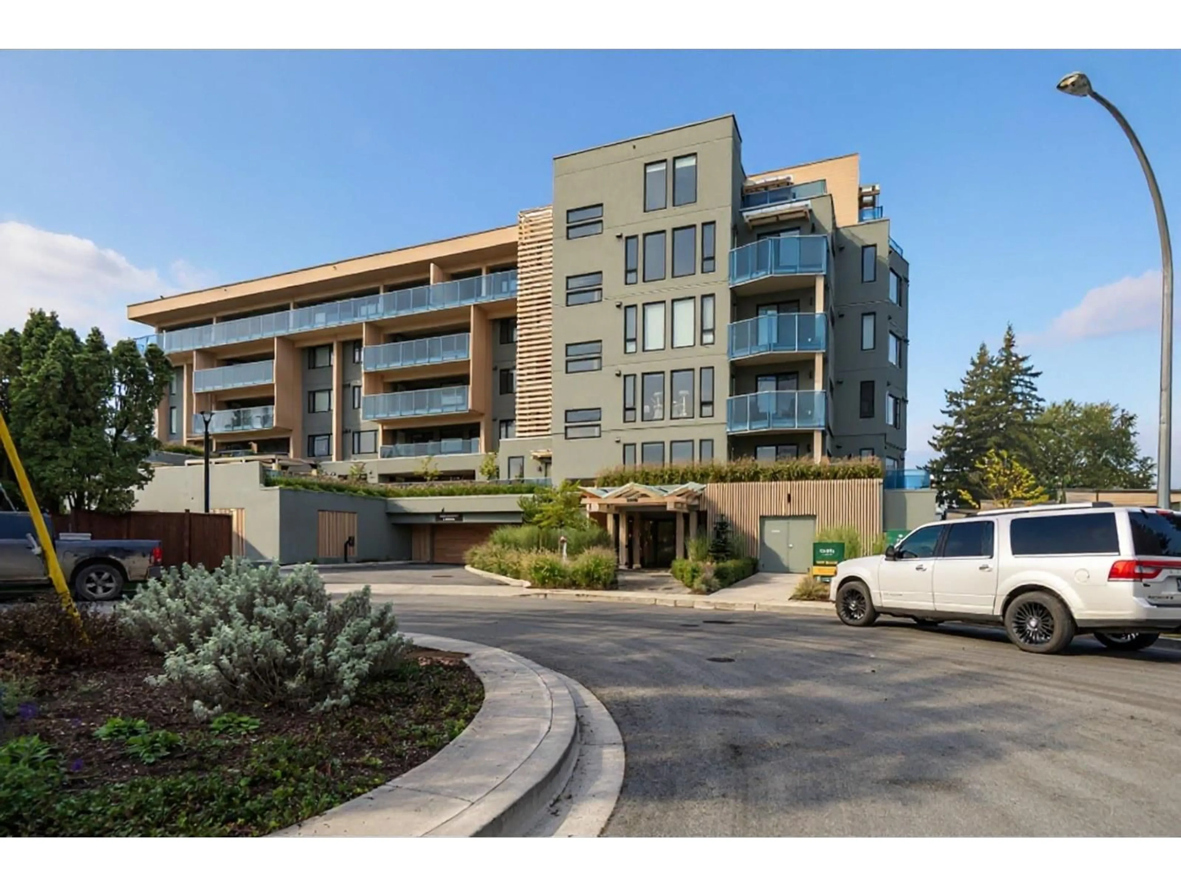 Unknown for 301 - 33160 PLAXTON CRESCENT, Abbotsford British Columbia V2Y3J6