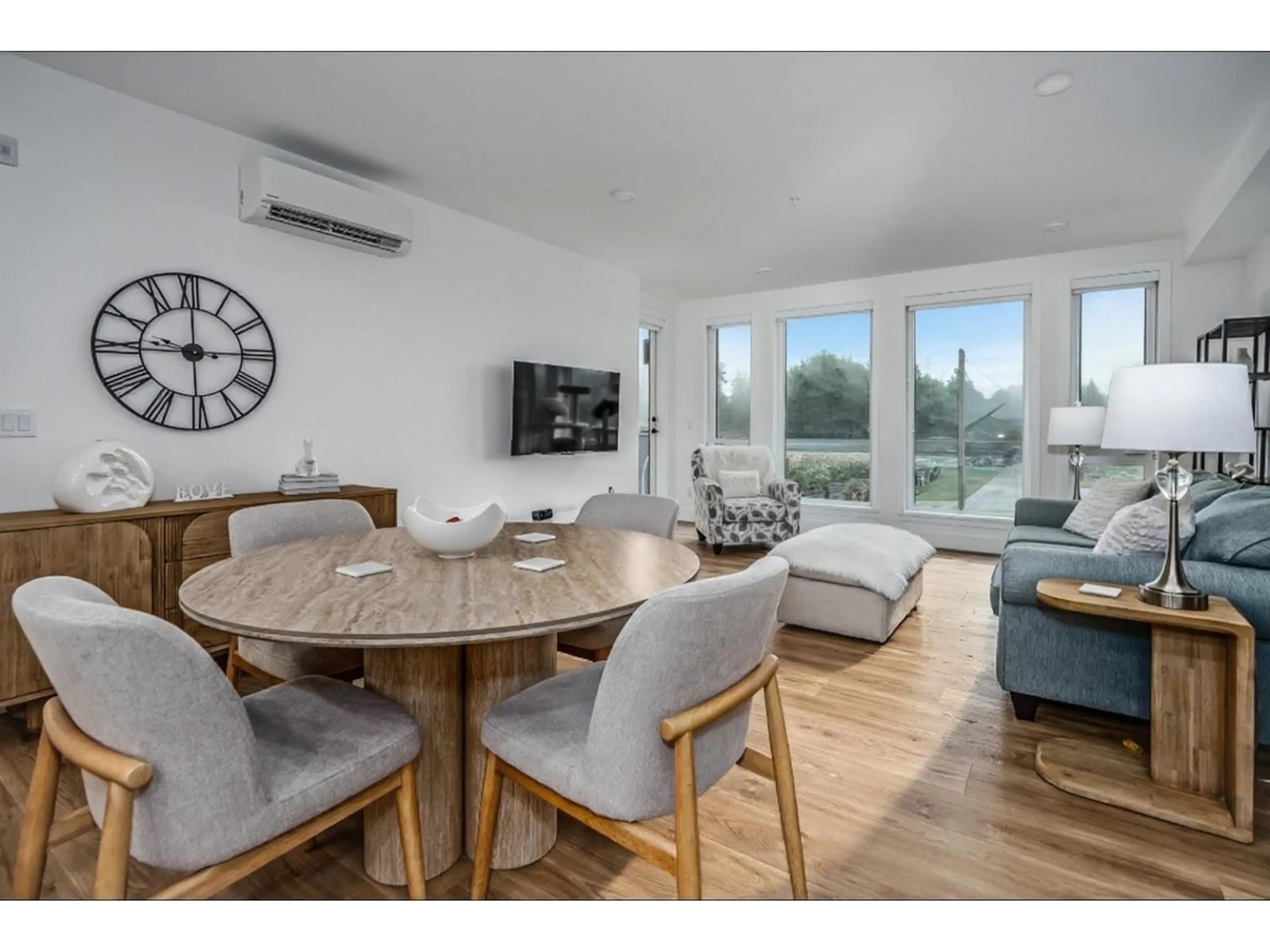 Living room with furniture, wood/laminate floor for 301 - 33160 PLAXTON CRESCENT, Abbotsford British Columbia V2Y3J6