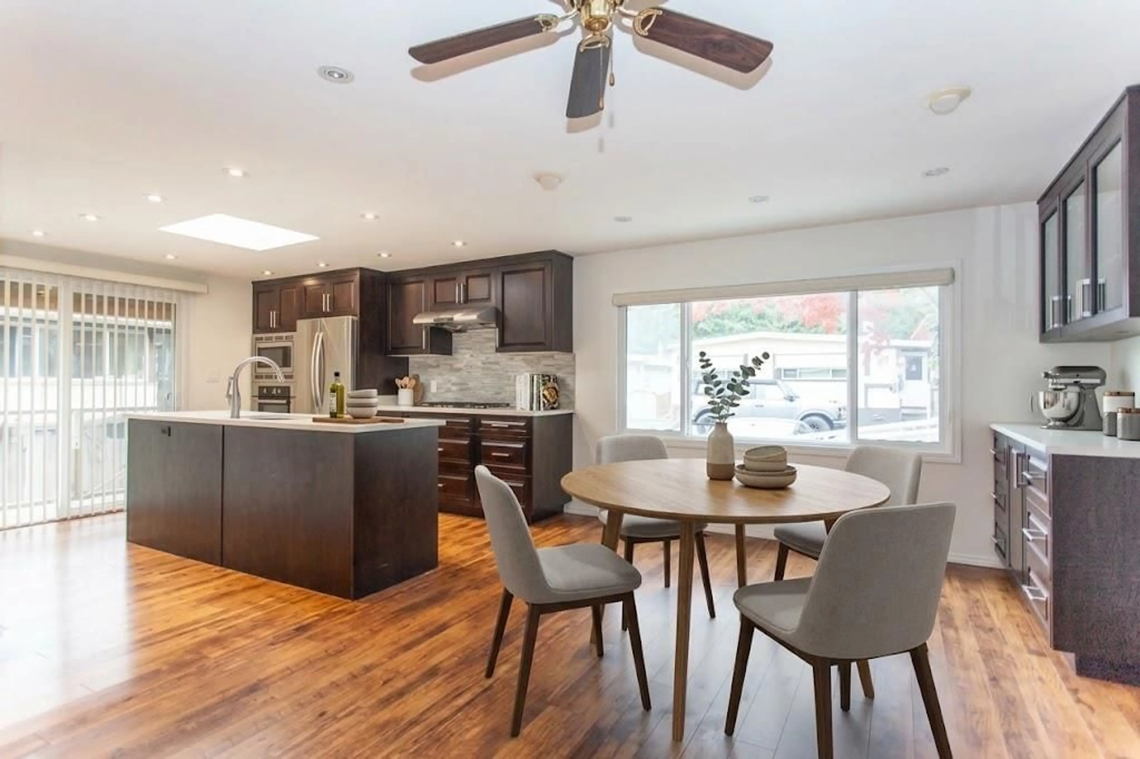 Open concept kitchen, wood/laminate floor for 7 - 3031 200 STREET, Langley British Columbia V2Z1N5