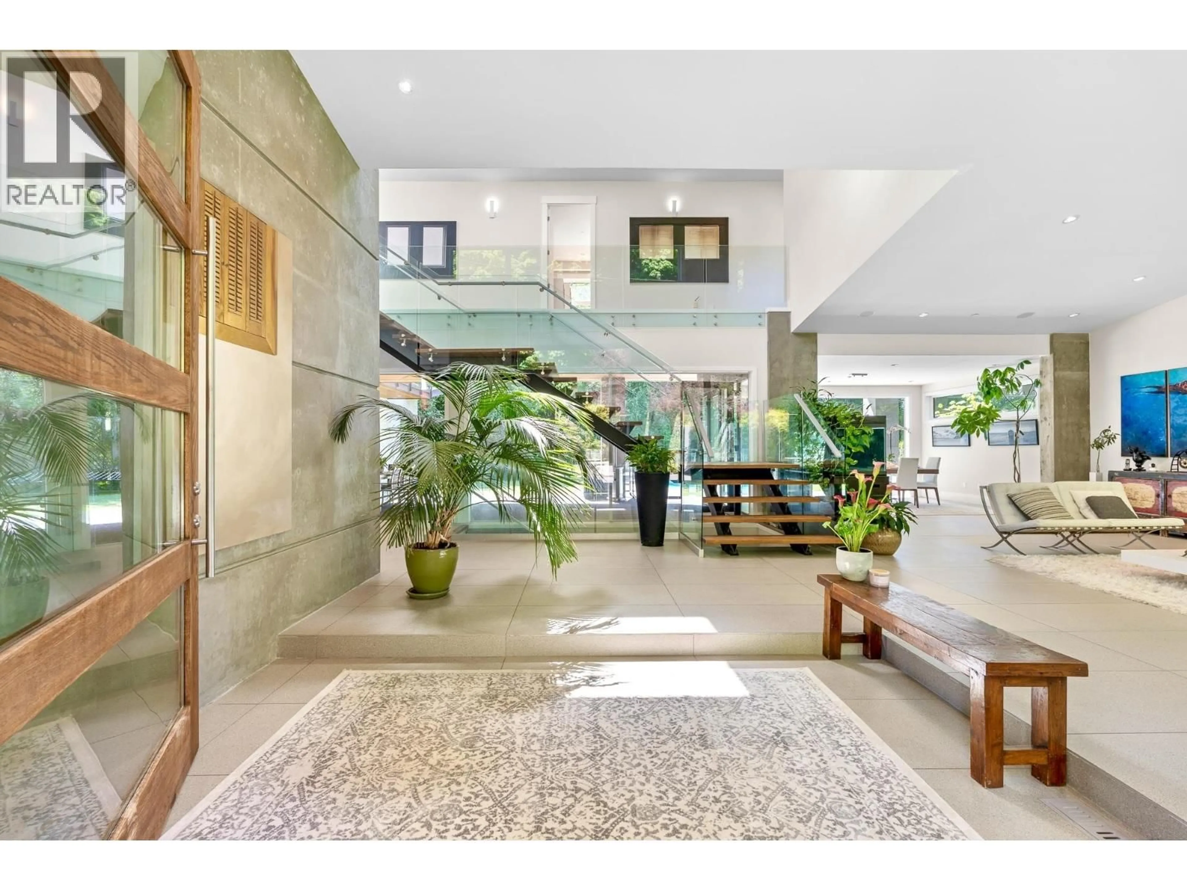 Indoor entryway for 388 HIDHURST PLACE, West Vancouver British Columbia V7S1K1