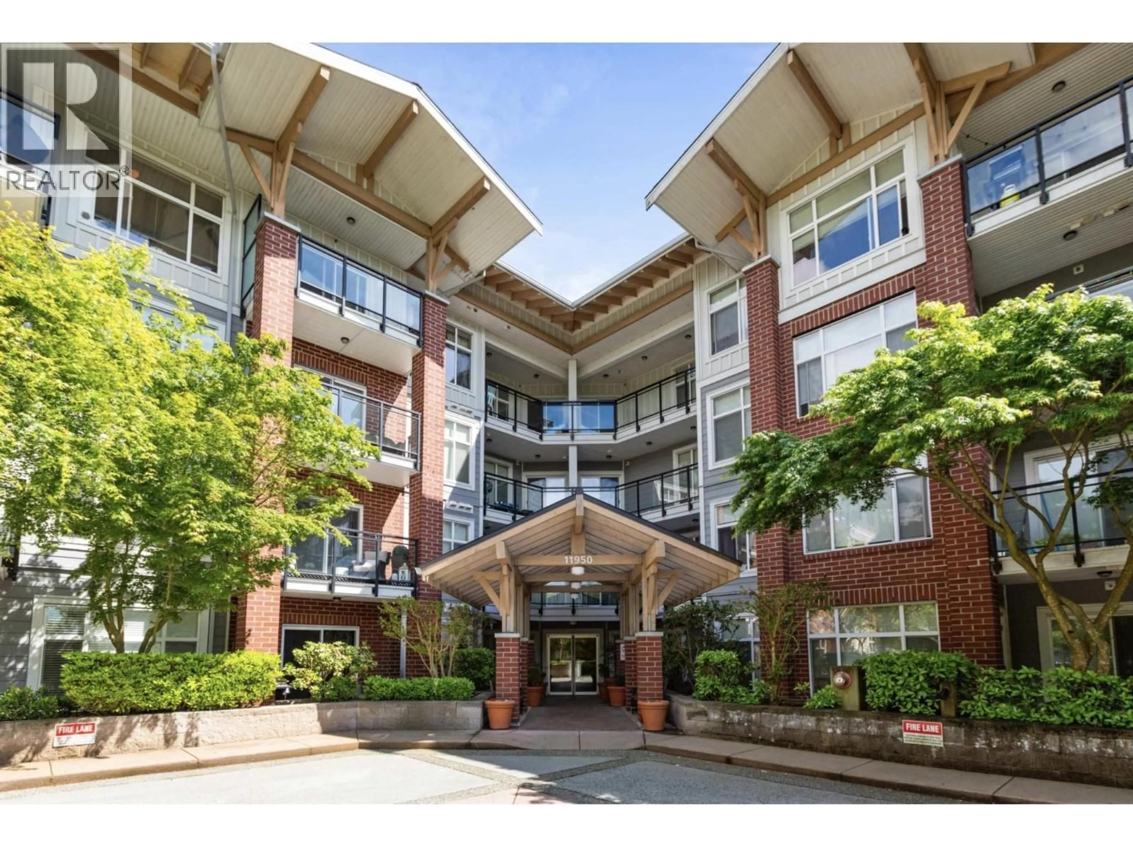 Indoor foyer for 204 - 11950 HARRIS ROAD, Pitt Meadows British Columbia V3Y0B7