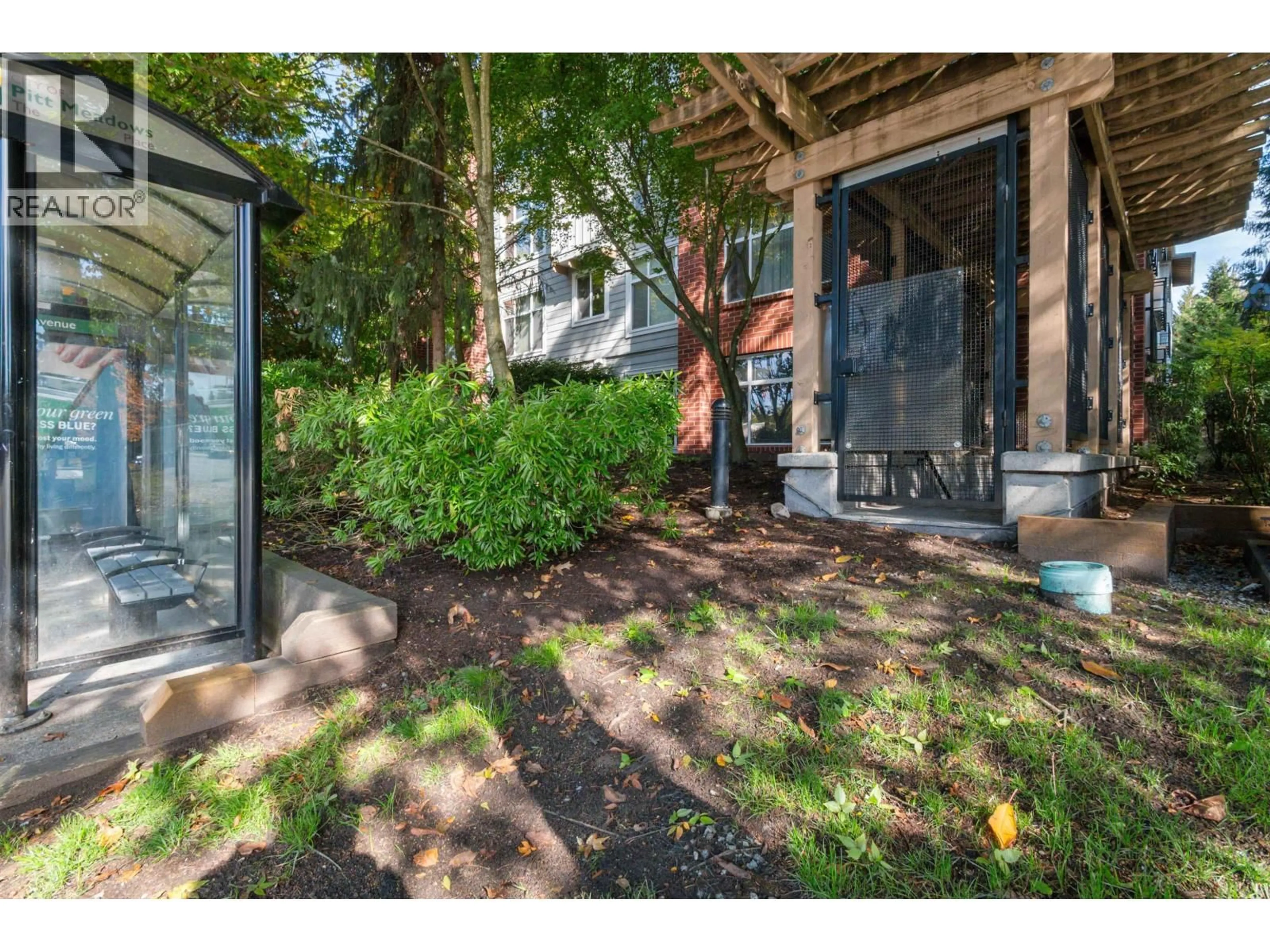 Indoor entryway for 204 - 11950 HARRIS ROAD, Pitt Meadows British Columbia V3Y0B7
