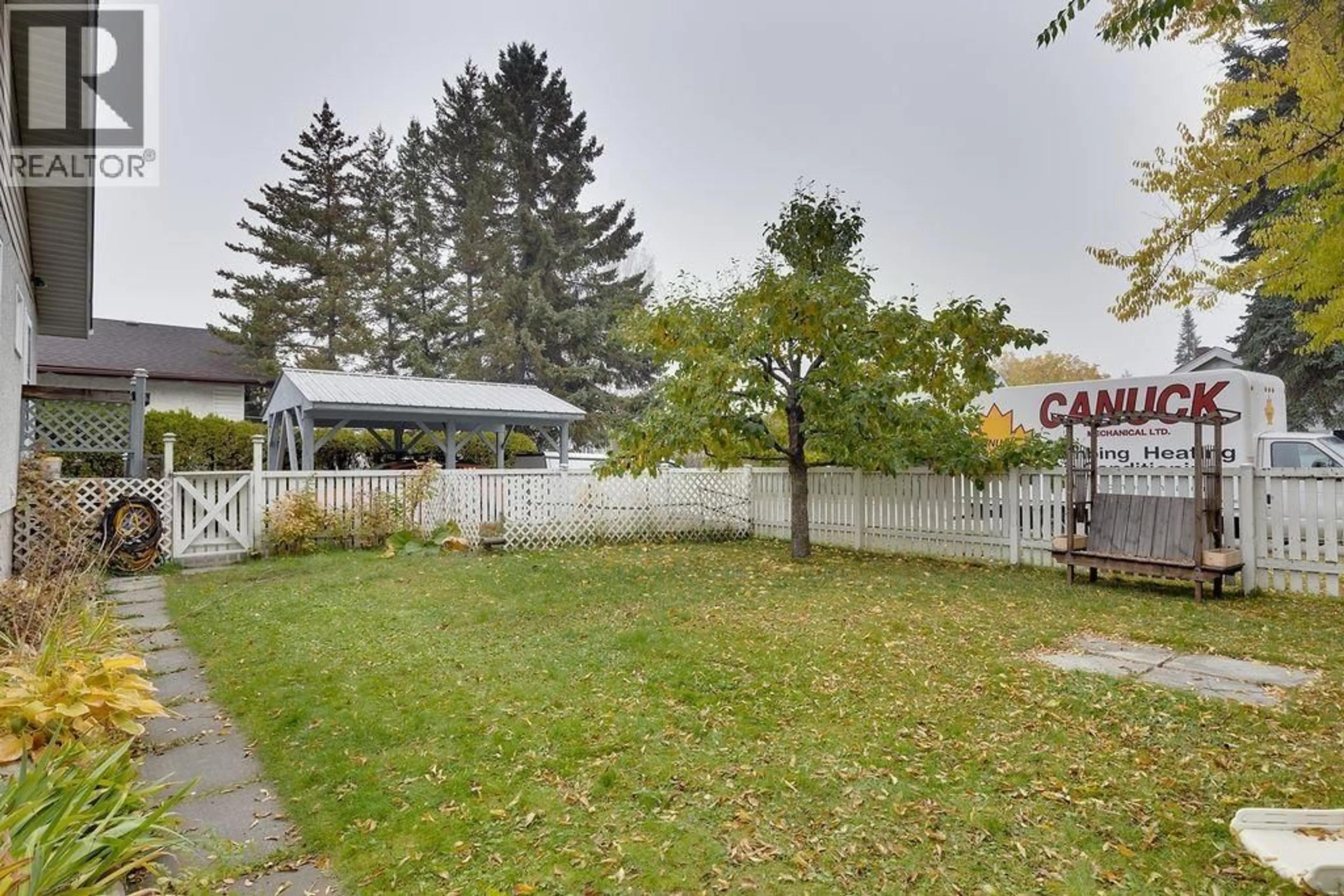 Patio, street for 2108 6TH AVENUE, Prince George British Columbia V2M6E4
