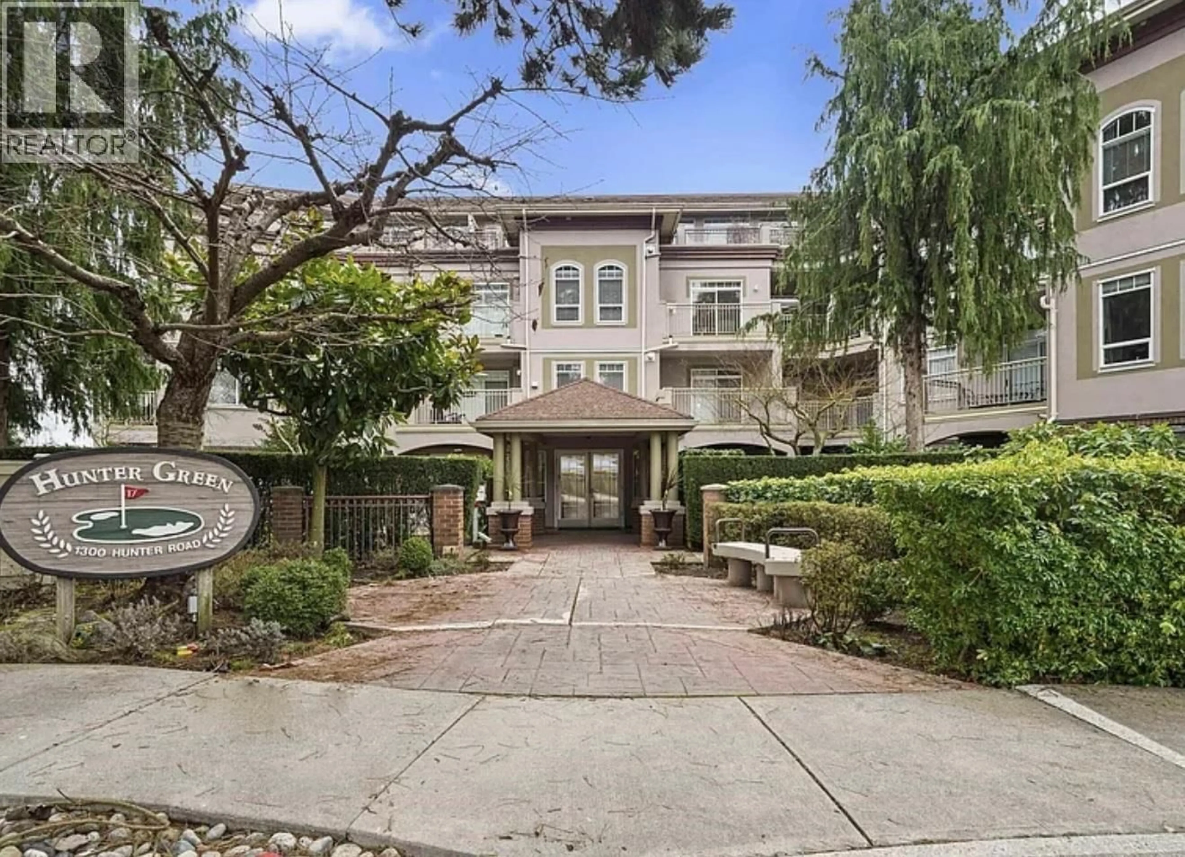 Indoor foyer for 402 - 1300 HUNTER ROAD, Delta British Columbia V4L1Y8