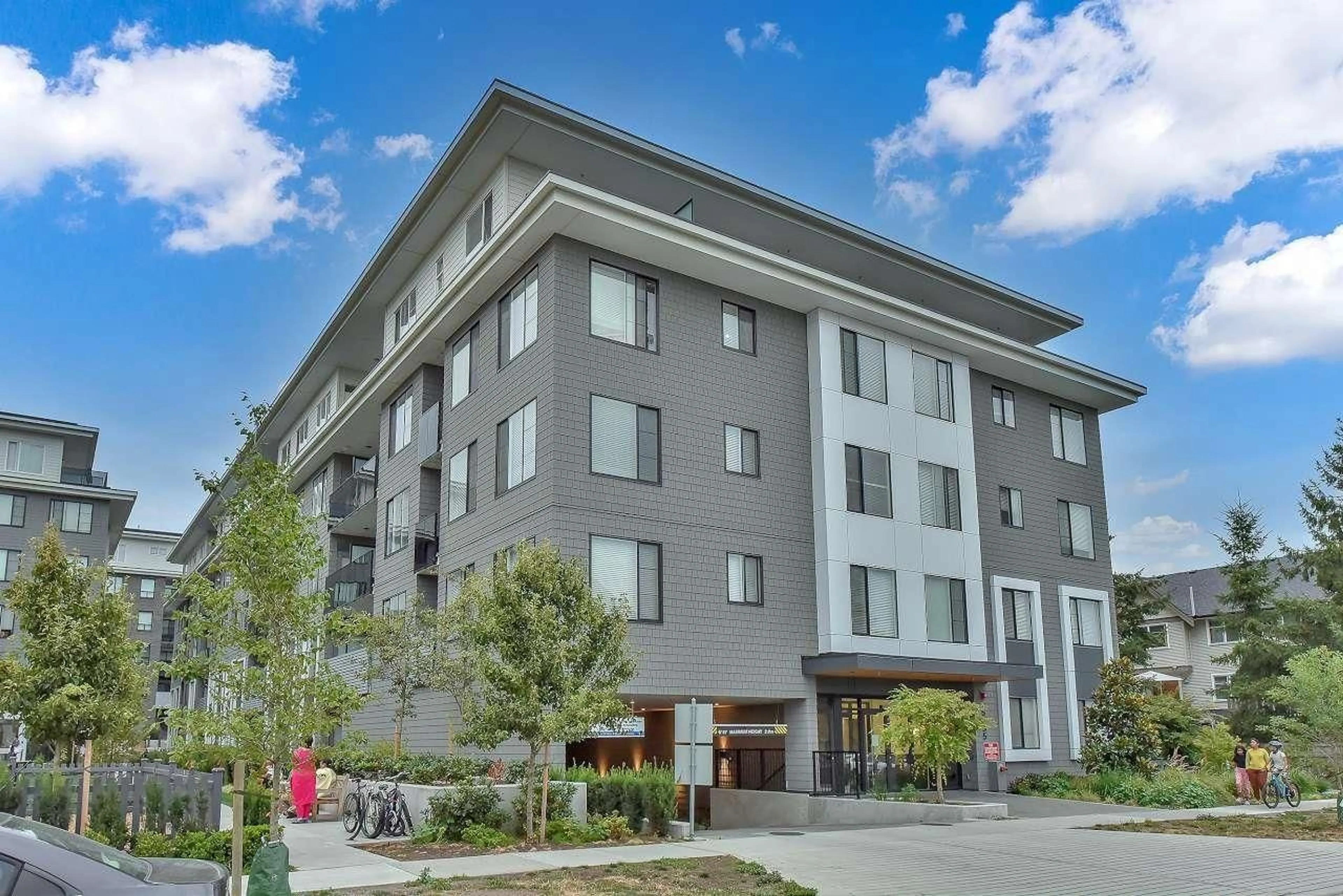 Patio, building for 209 - 15835 85 AVENUE, Surrey British Columbia V4N6W6