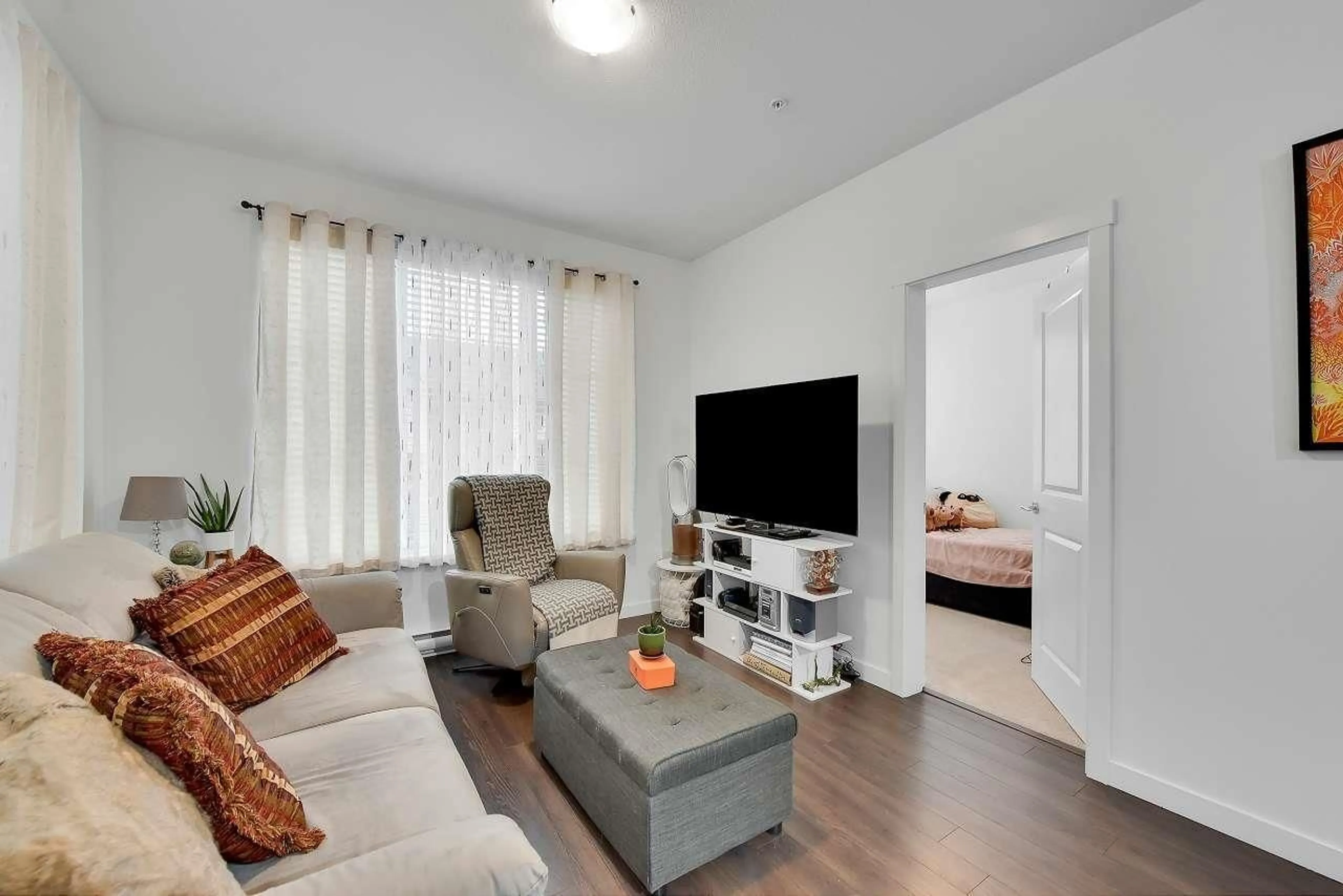 Living room with furniture, wood/laminate floor for 209 - 15835 85 AVENUE, Surrey British Columbia V4N6W6