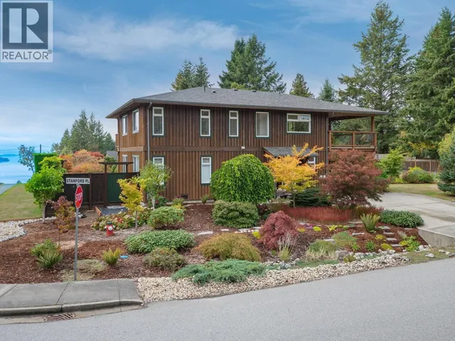 5301 STAMFORD PLACE, Sechelt 2