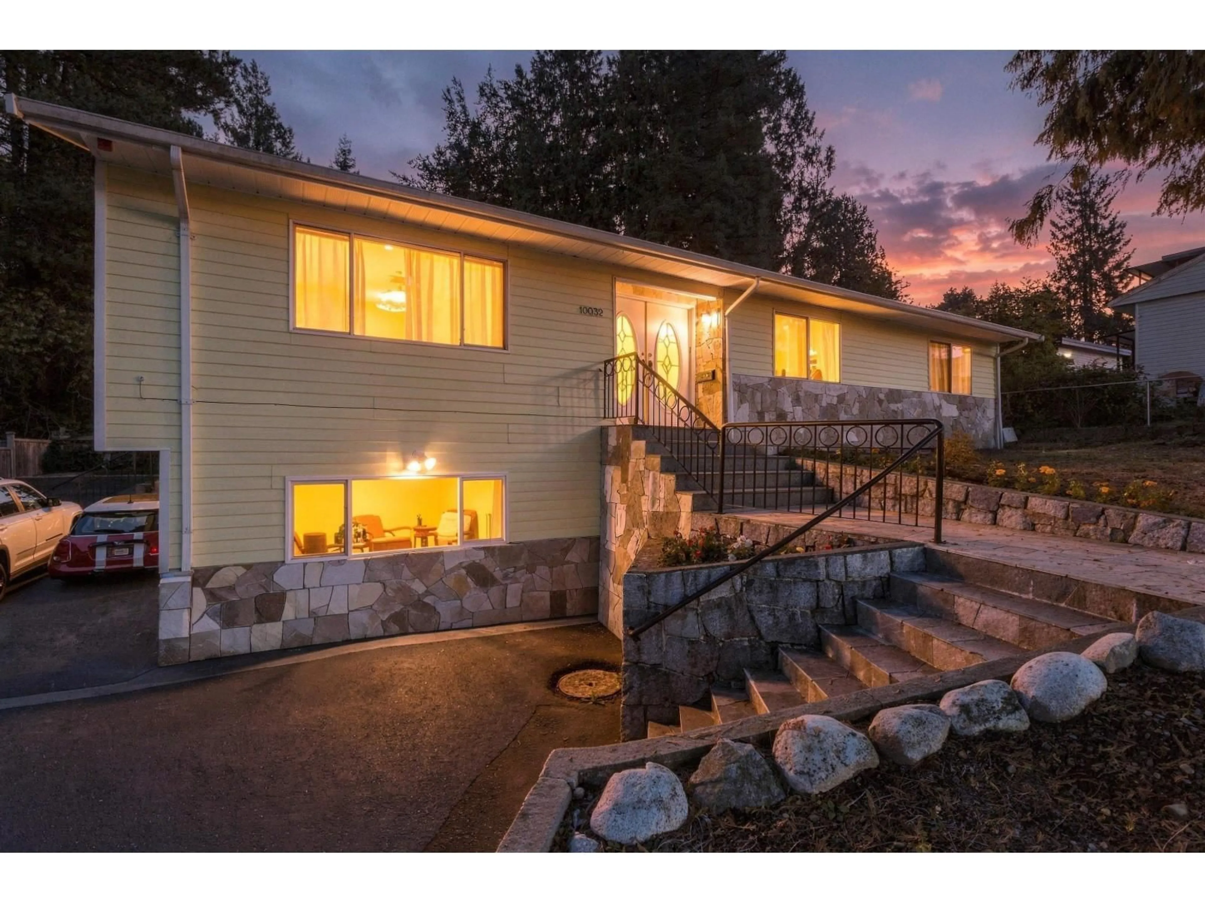 Home with vinyl exterior material, street for 10032 122 STREET, Surrey British Columbia V3V4M5