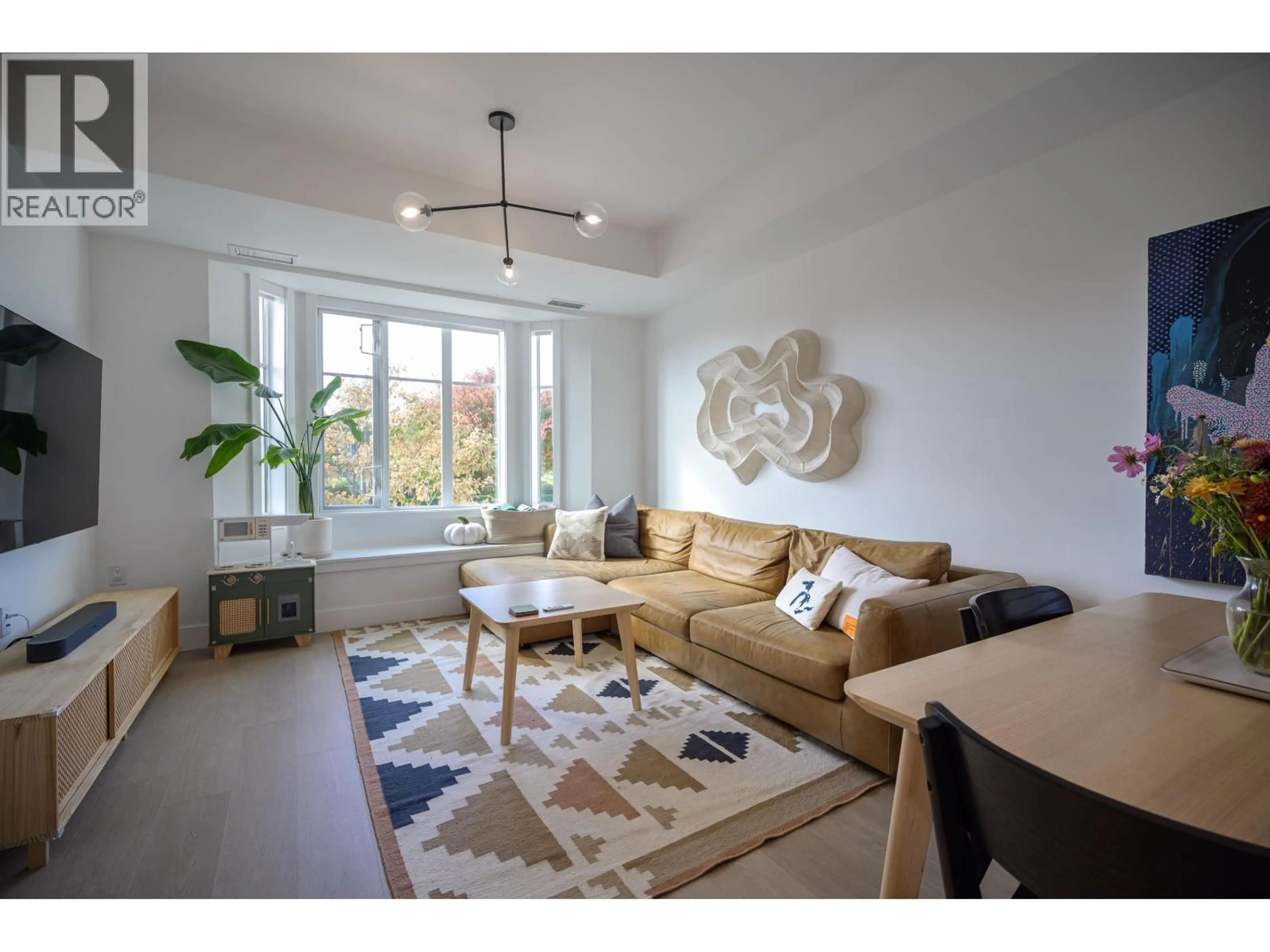 Living room with furniture, unknown for 6363 SOUTHLANDS DRIVE, Delta British Columbia V4L0B5