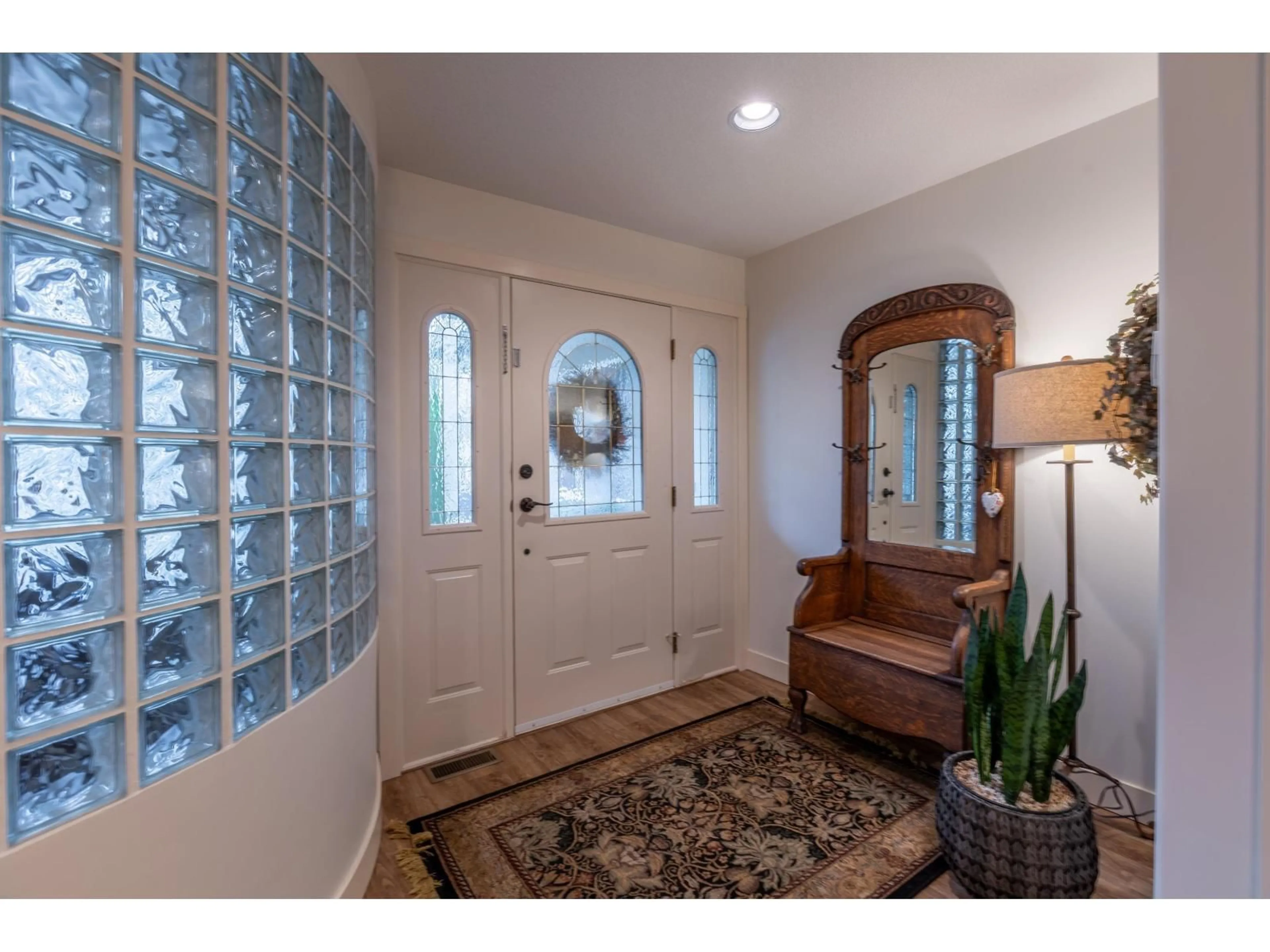 Indoor entryway for 16 - 4001 OLD CLAYBURN ROAD, Abbotsford British Columbia V3G1C5