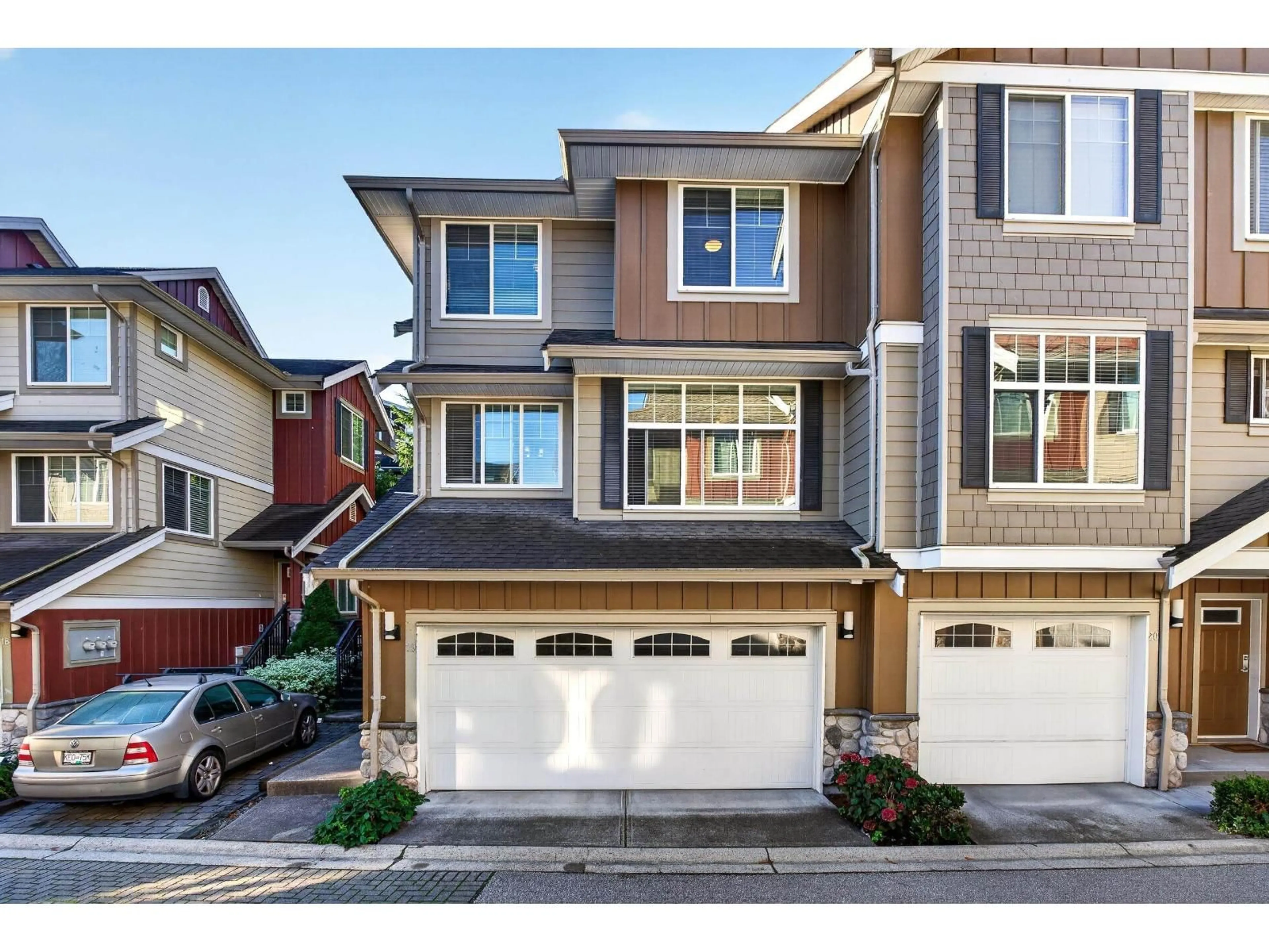 Home with vinyl exterior material, street for 19 - 3009 156 STREET, Surrey British Columbia V3Z0N9