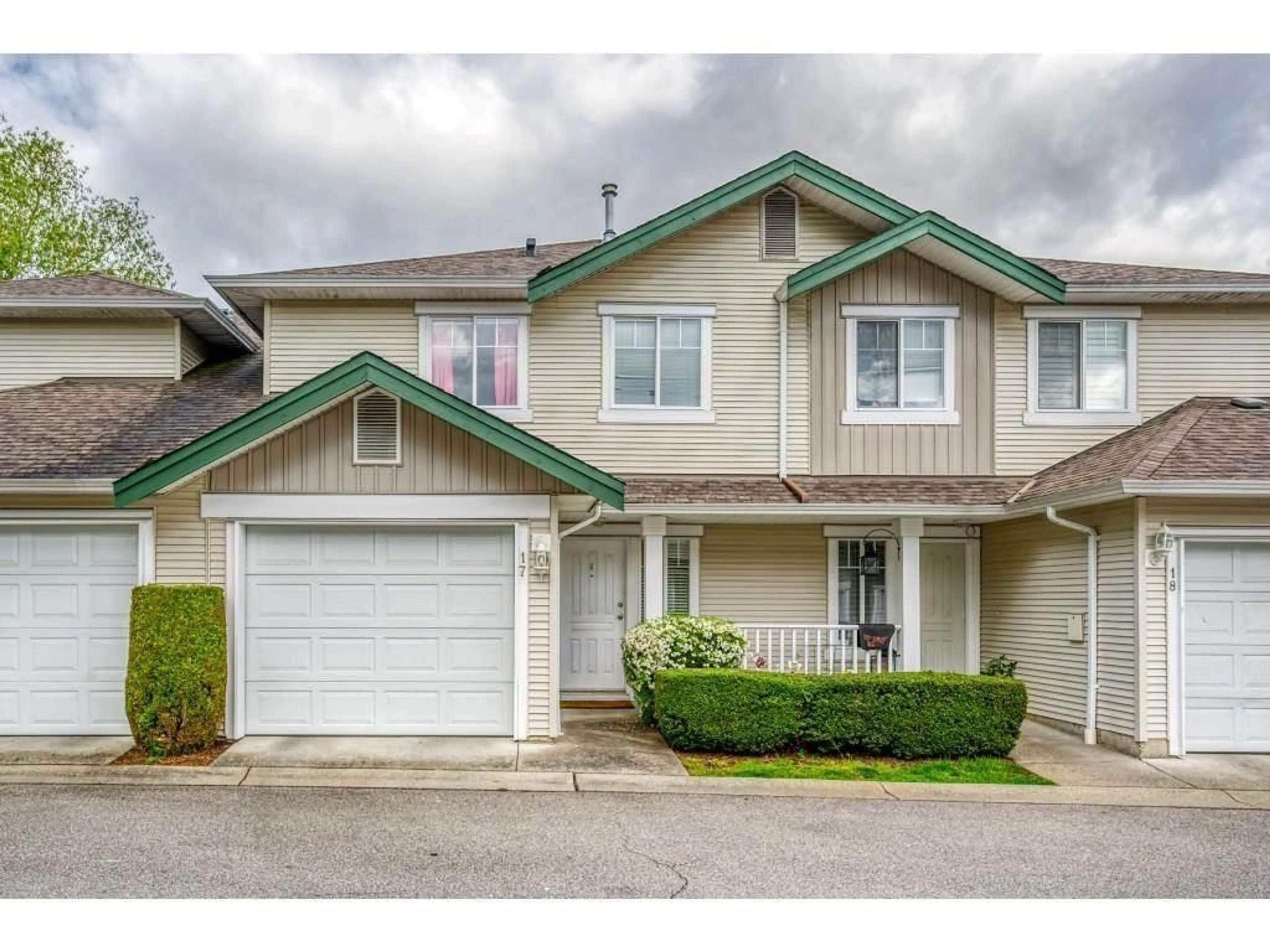 Home with vinyl exterior material, street for 17 - 6747 137 STREET, Surrey British Columbia V3W9C4