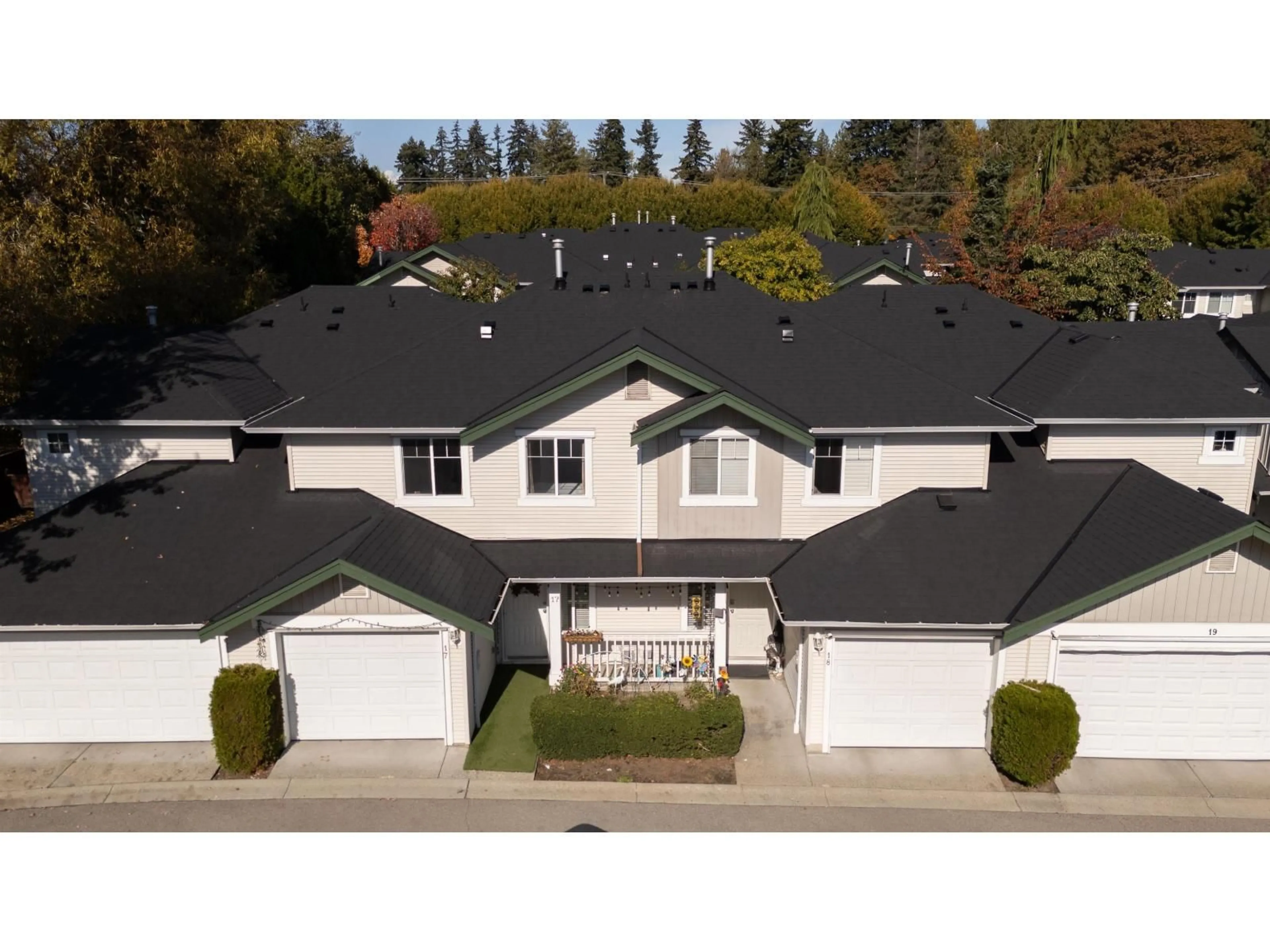 A pic from outside/outdoor area/front of a property/back of a property/a pic from drone, unknown for 17 - 6747 137 STREET, Surrey British Columbia V3W9C4