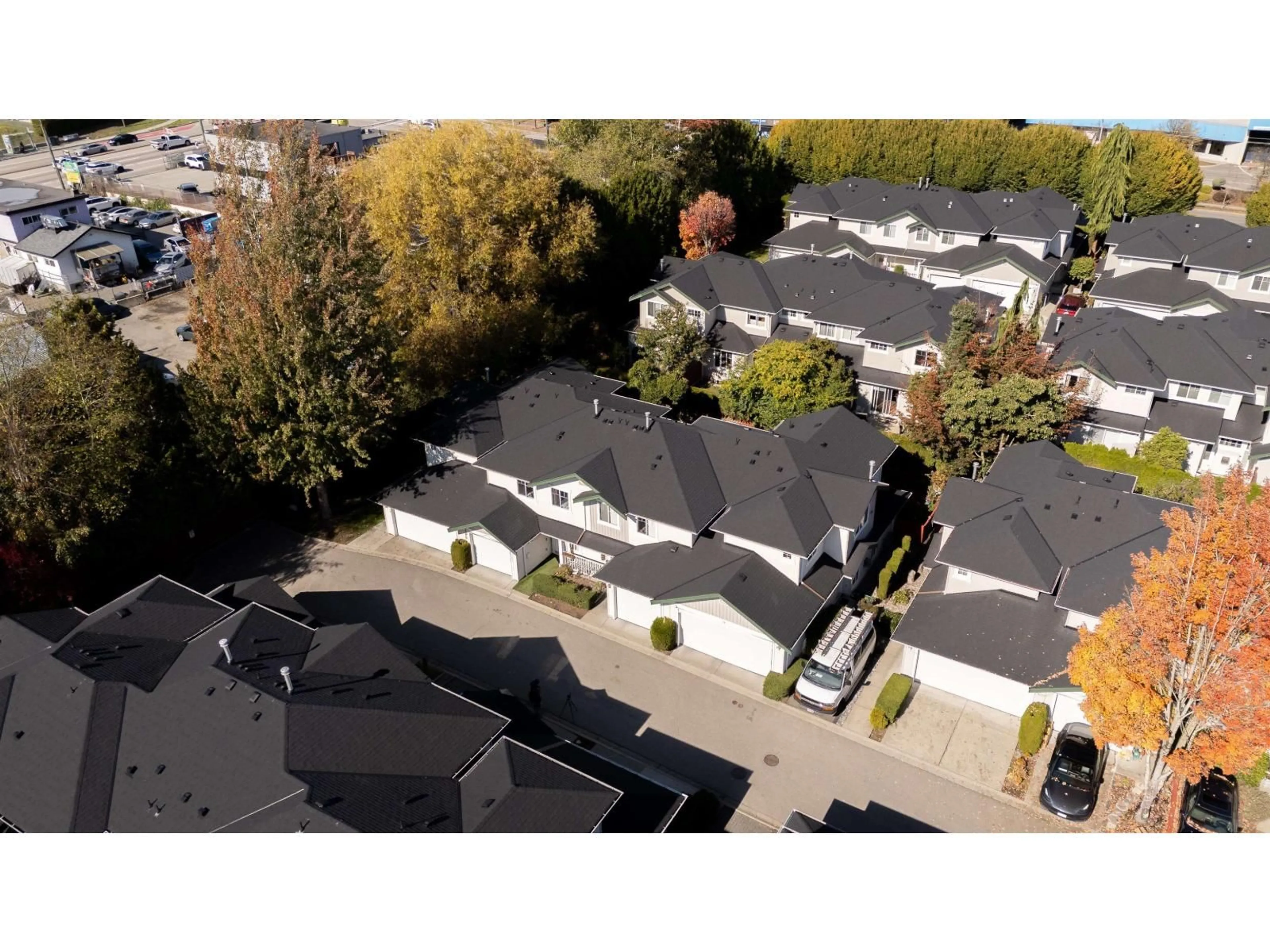 A pic from outside/outdoor area/front of a property/back of a property/a pic from drone, unknown for 17 - 6747 137 STREET, Surrey British Columbia V3W9C4