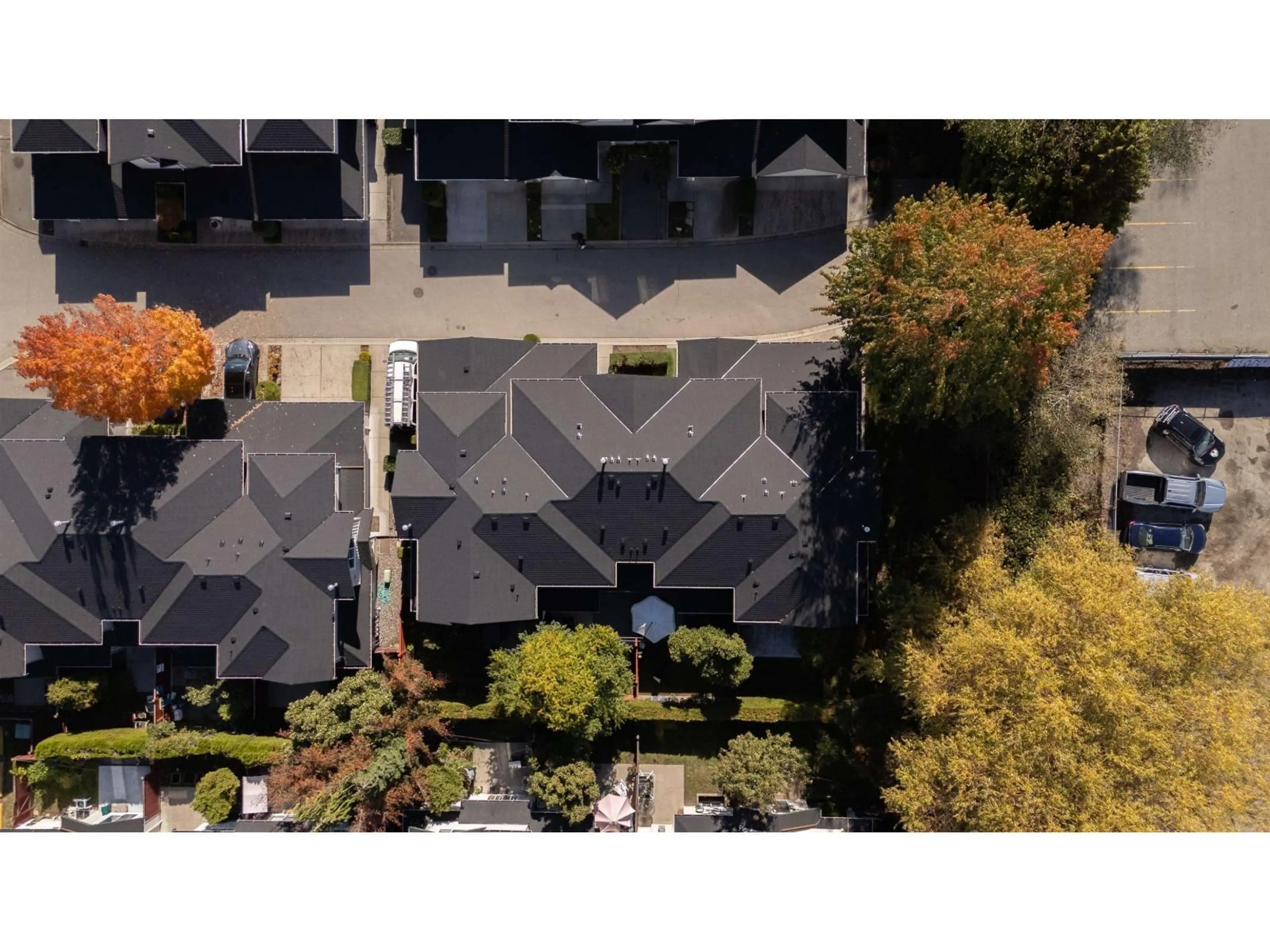A pic from outside/outdoor area/front of a property/back of a property/a pic from drone, street for 17 - 6747 137 STREET, Surrey British Columbia V3W9C4