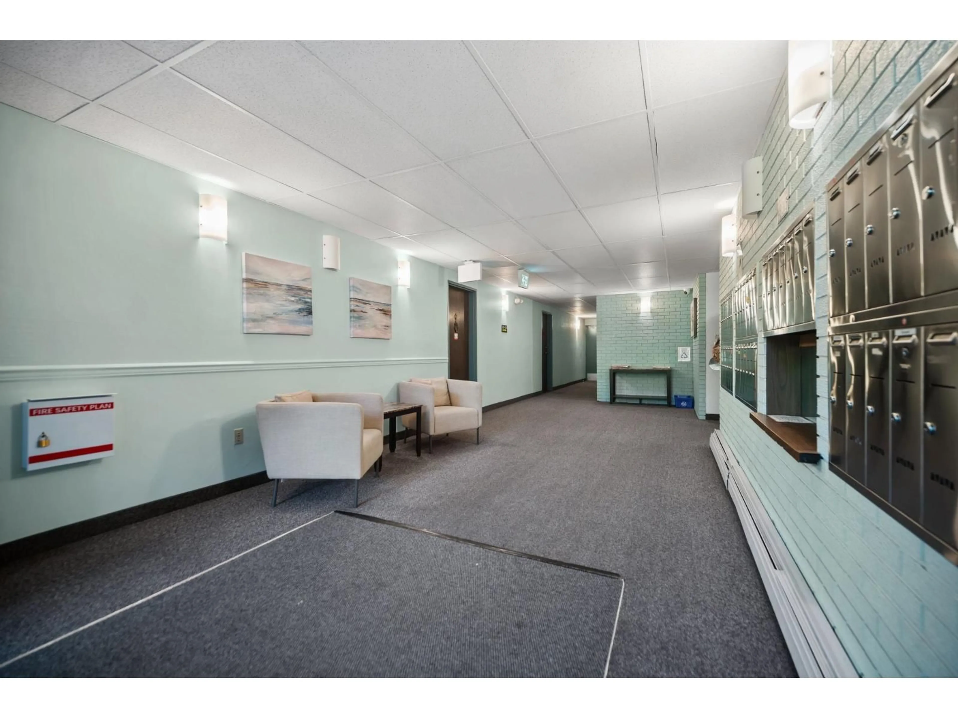 Indoor foyer for 101 - 1442 BLACKWOOD STREET, White Rock British Columbia V4B3V5