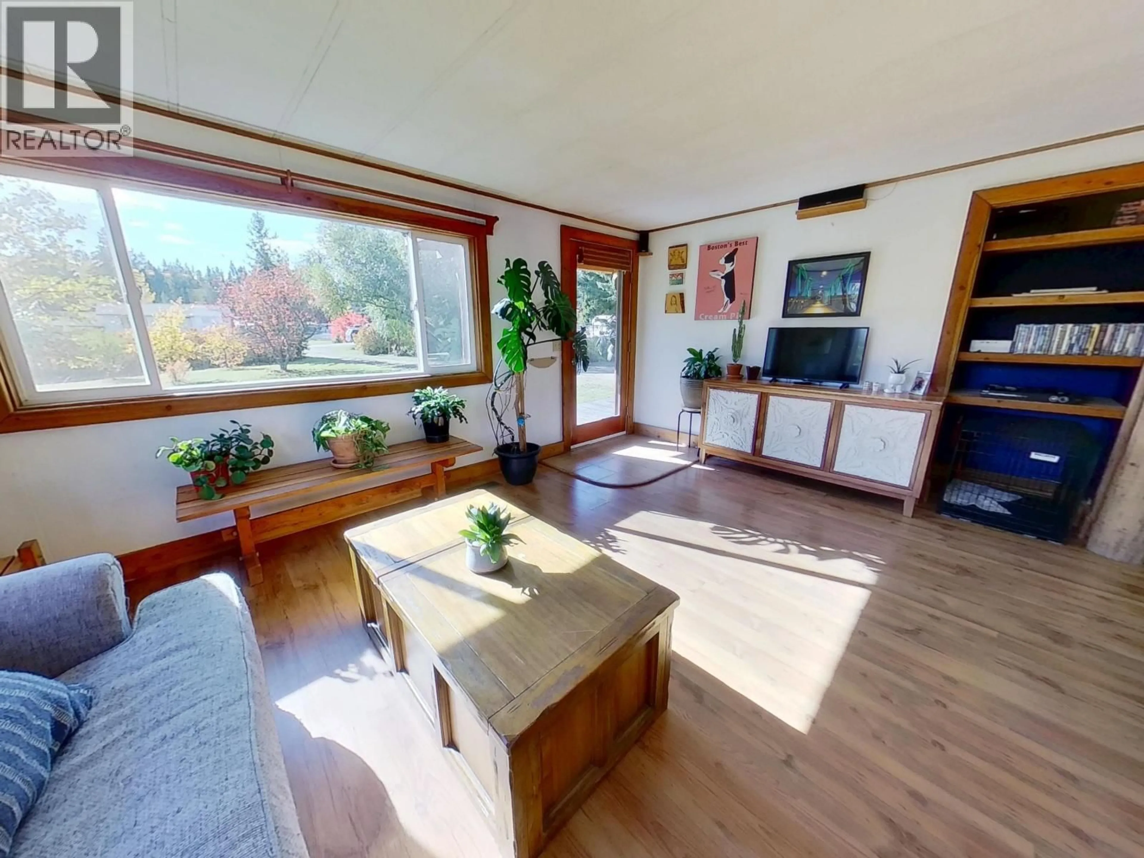 Living room with furniture, wood/laminate floor for 2749 BUDD ROAD, Quesnel British Columbia V2J6L3
