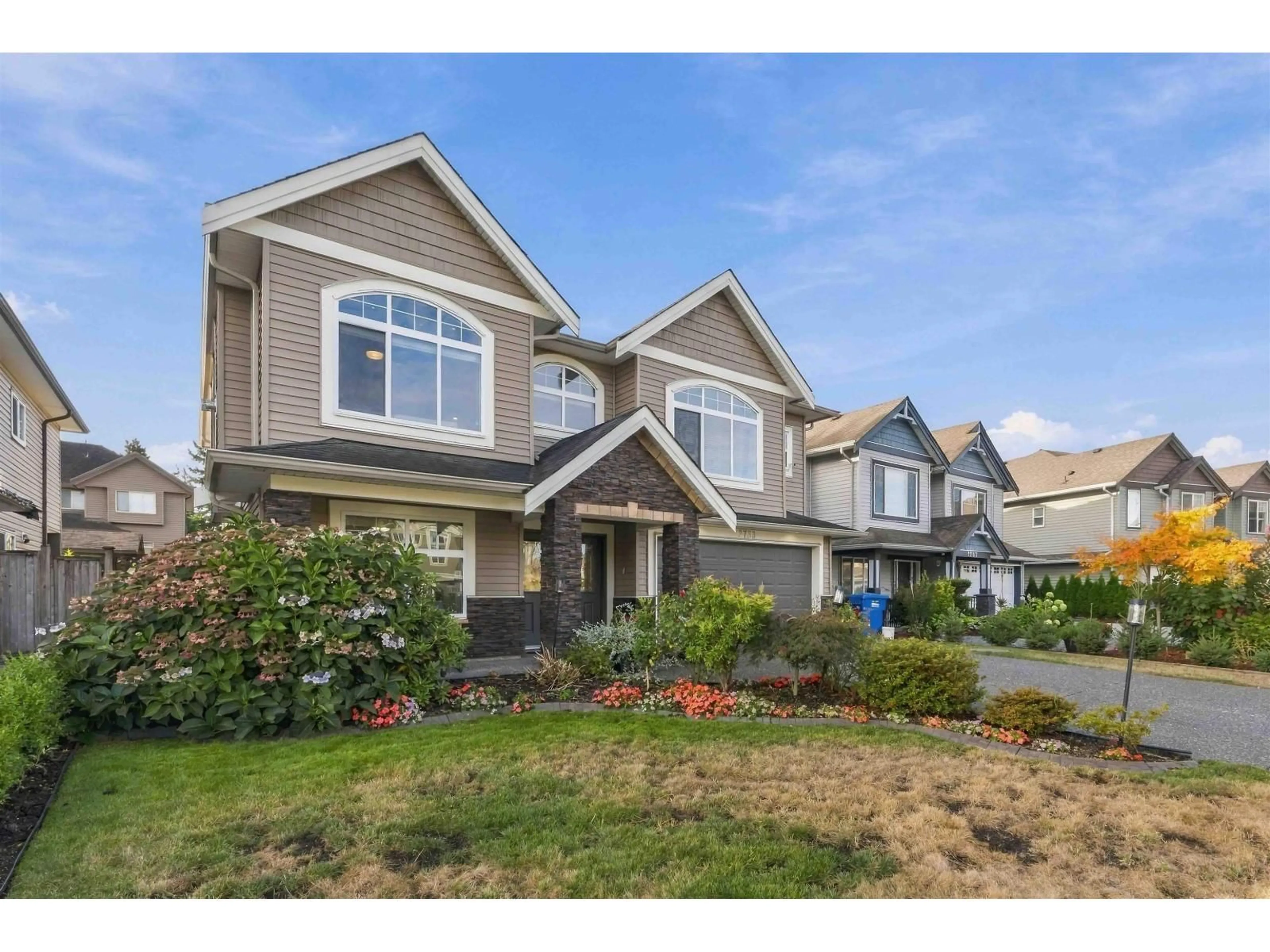 Home with vinyl exterior material, street for 2753 CARRIAGE COURT, Abbotsford British Columbia V4X0A3