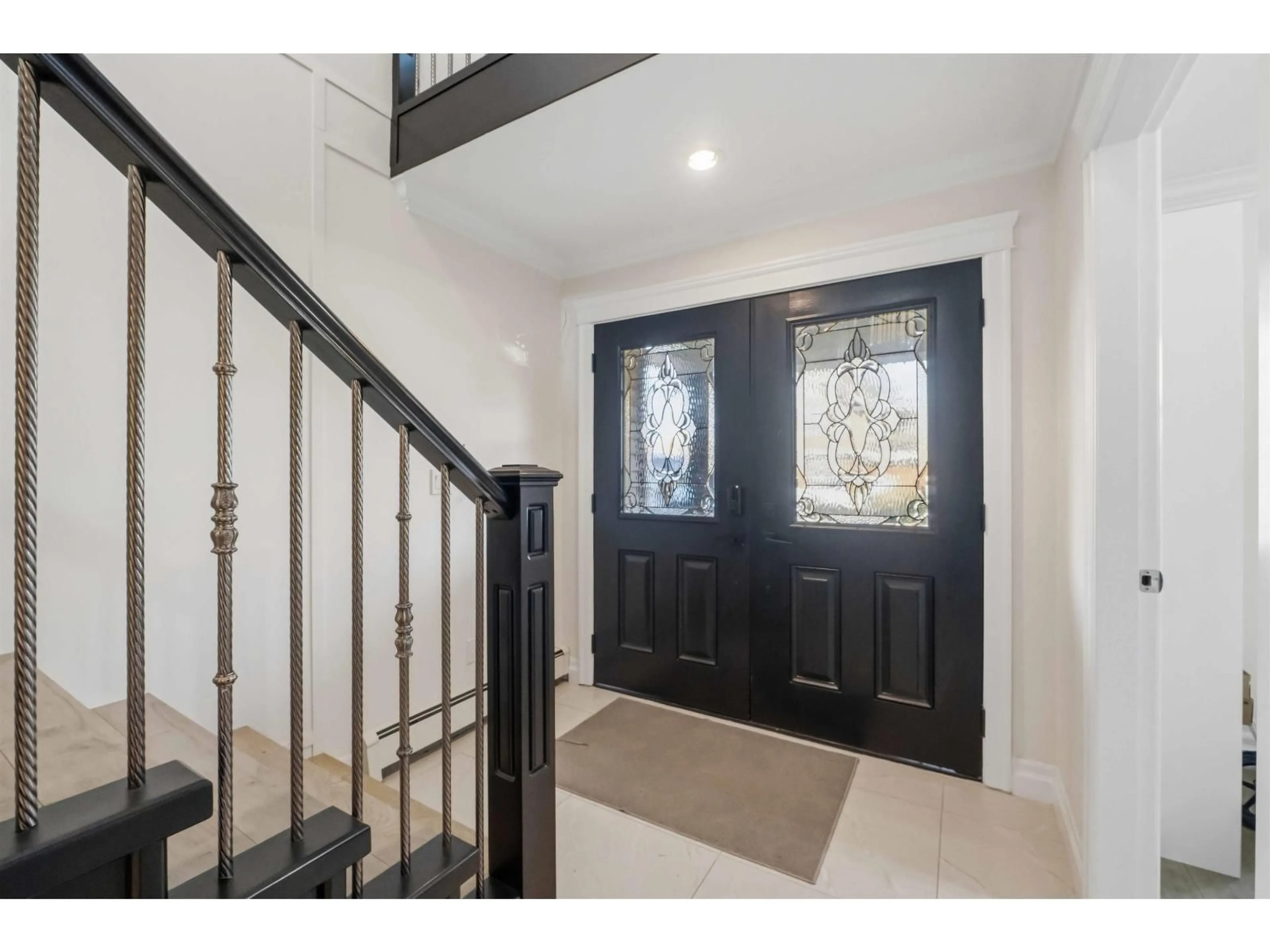Indoor entryway for 2753 CARRIAGE COURT, Abbotsford British Columbia V4X0A3