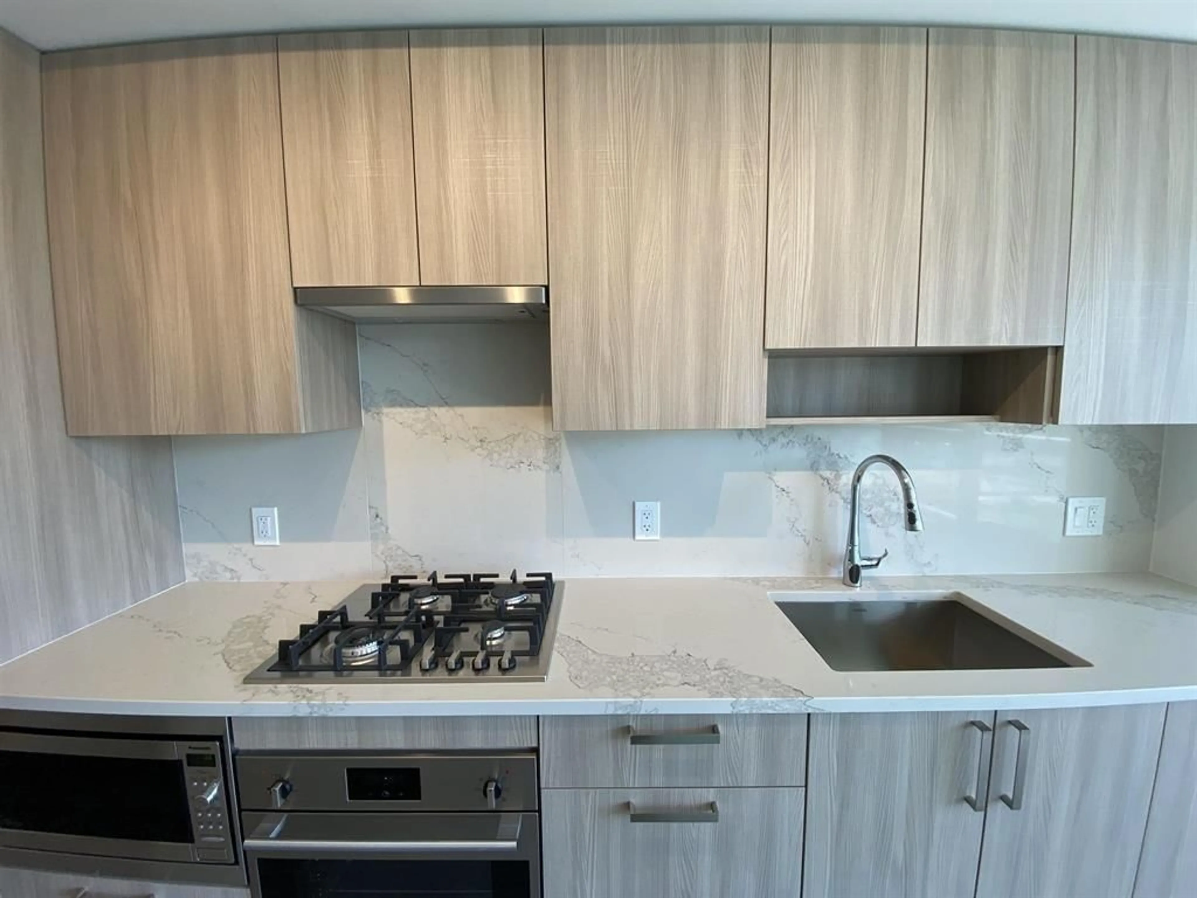 Standard kitchen, unknown for 203 - 13350 CENTRAL AVENUE, Surrey British Columbia V3T0S1