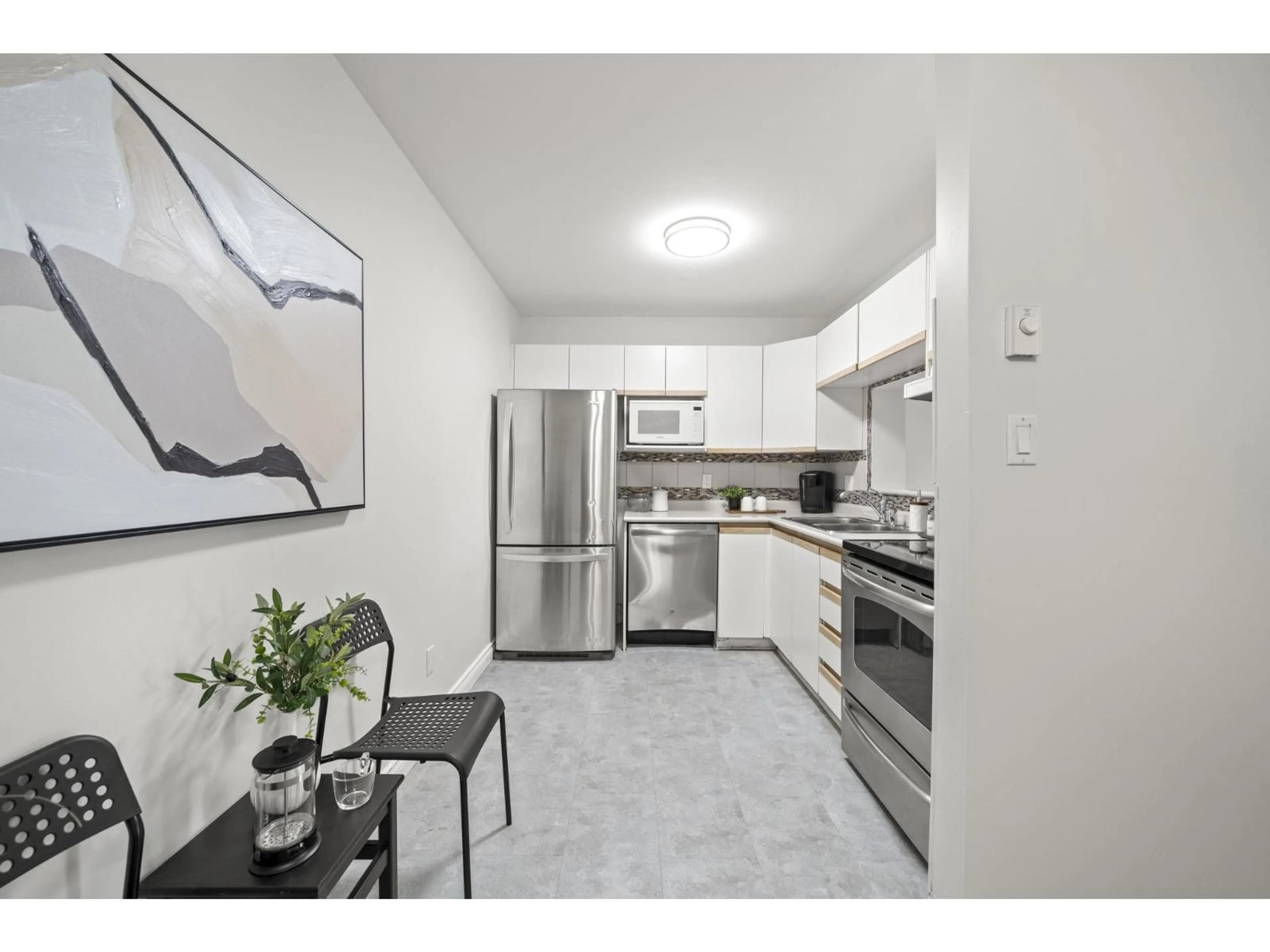 Standard kitchen, unknown for 304 - 15809 MARINE DRIVE, White Rock British Columbia V3B1E7