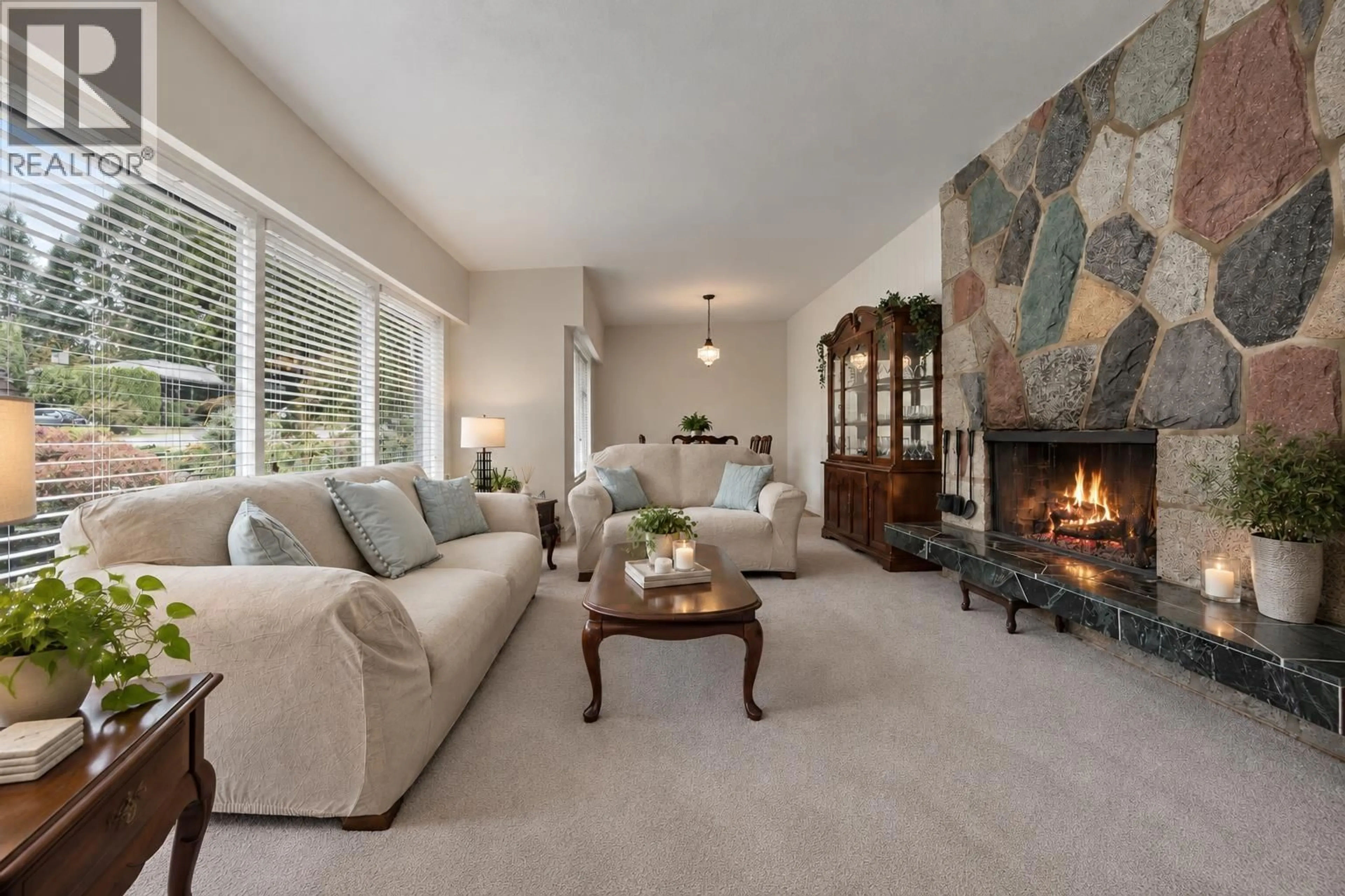 Living room with furniture, unknown for 429 NEWLANDS ROAD, West Vancouver British Columbia V7T1W2