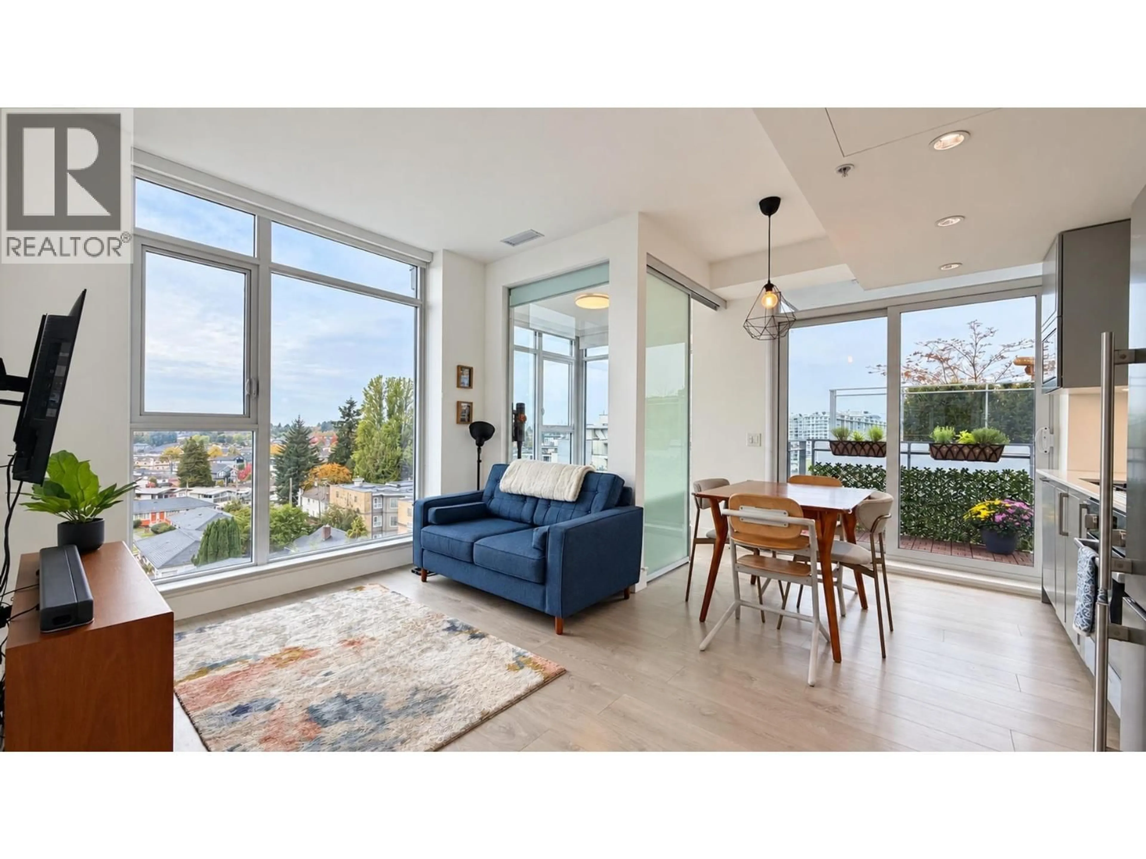 Living room with furniture, unknown for 706 - 2435 KINGSWAY, Vancouver British Columbia V5R5G8