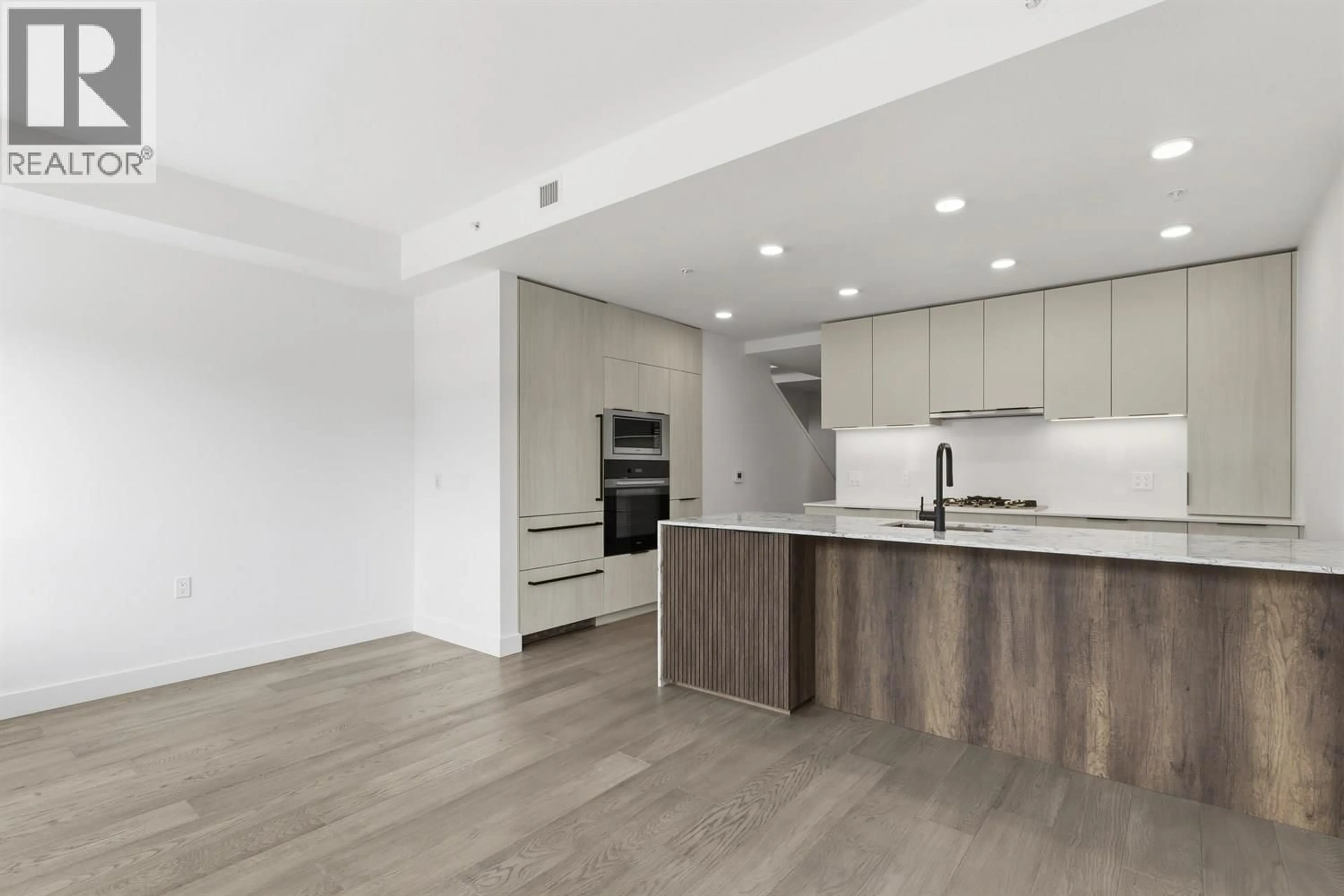 Open concept kitchen, wood/laminate floor for 304 - 3590 39TH AVENUE, Vancouver British Columbia V6N3A5