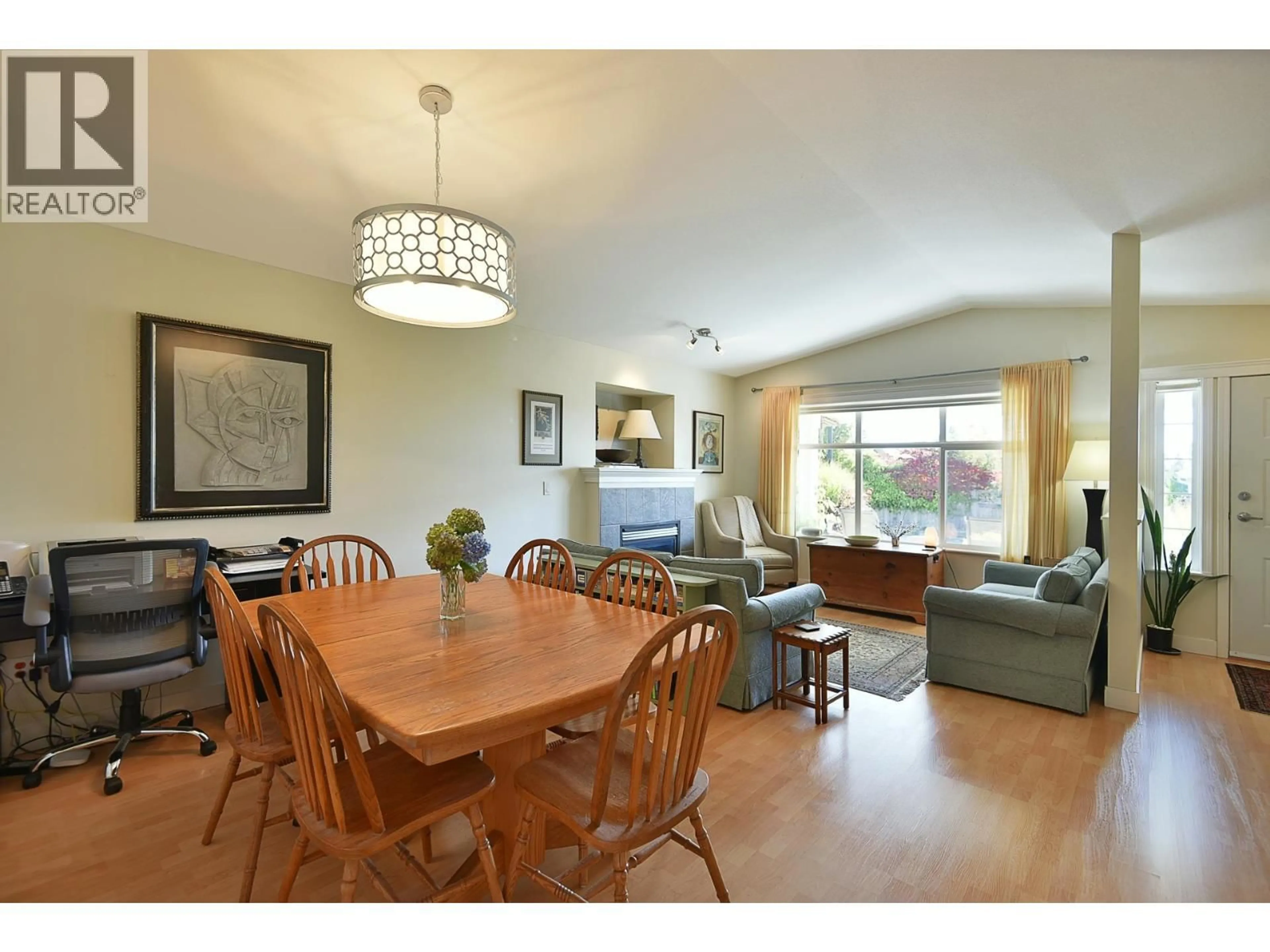 Dining room, wood/laminate floor for 6340 WILLIAMS PLACE, Sechelt British Columbia V7Z0M6