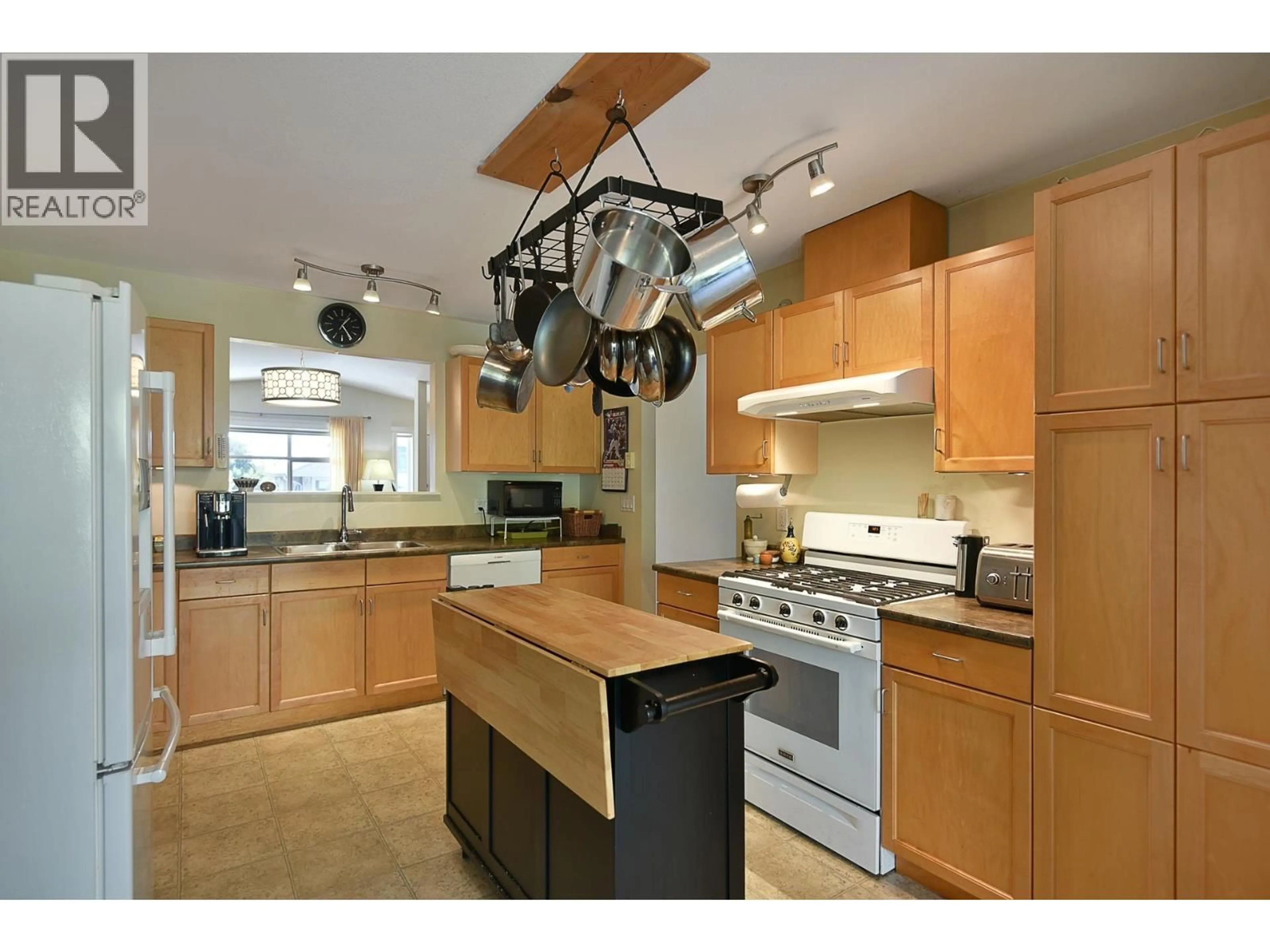 Open concept kitchen, unknown for 6340 WILLIAMS PLACE, Sechelt British Columbia V7Z0M6