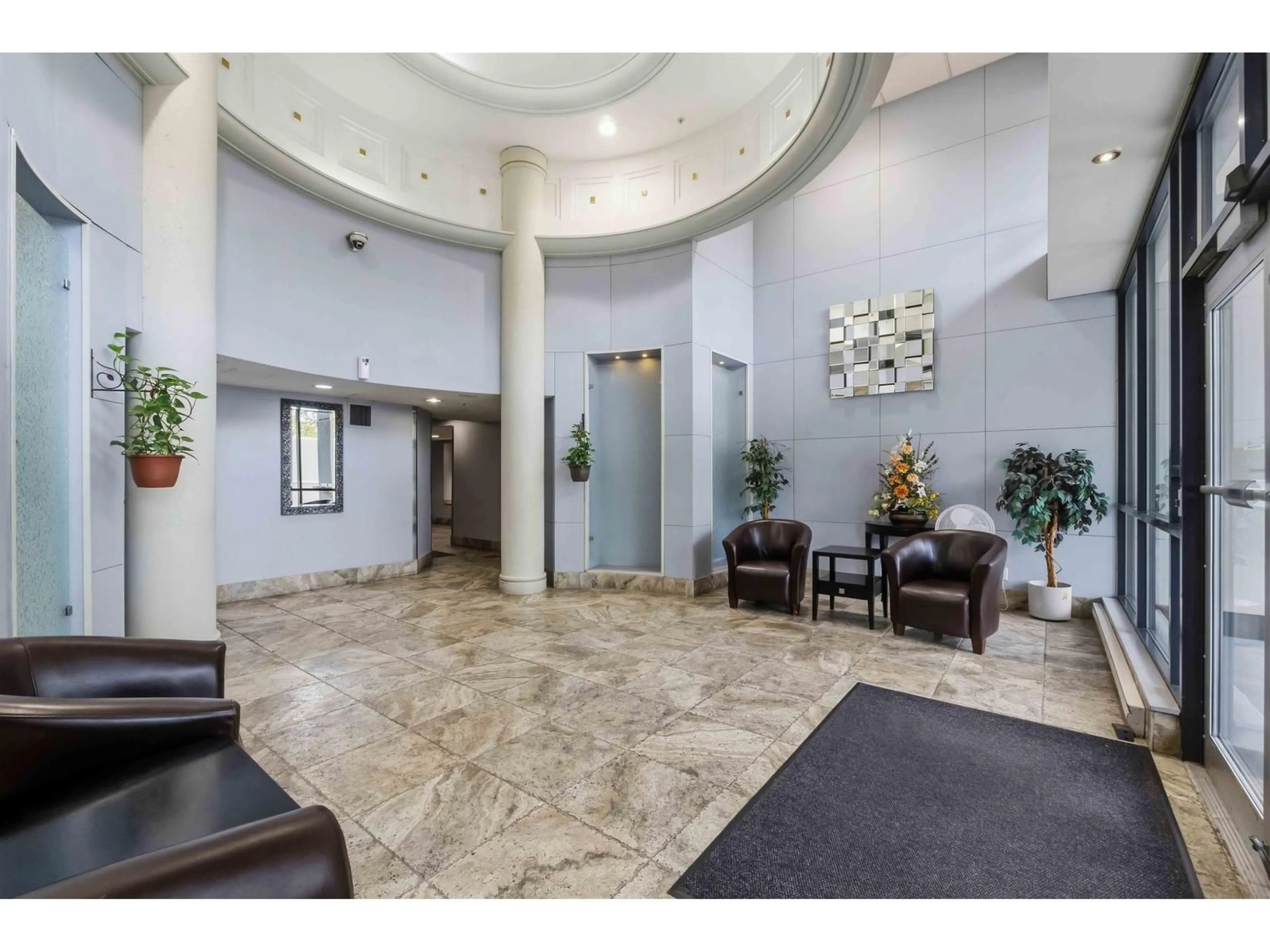 Indoor foyer for 504 - 10899 UNIVERSITY DRIVE, Surrey British Columbia V3T5V2