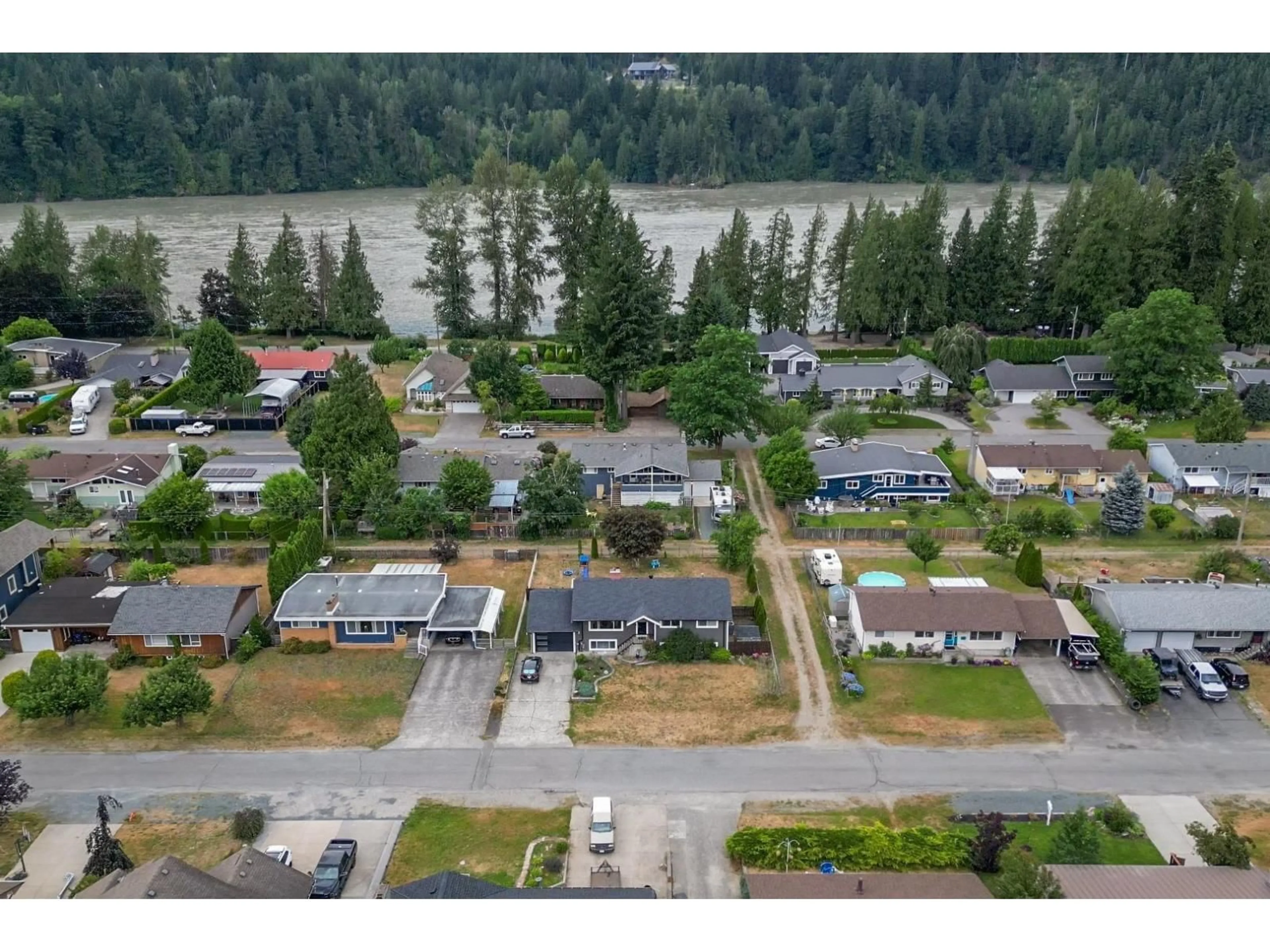 A pic from outside/outdoor area/front of a property/back of a property/a pic from drone, unknown for 630 HAZEL STREET, Hope British Columbia V0X1L0