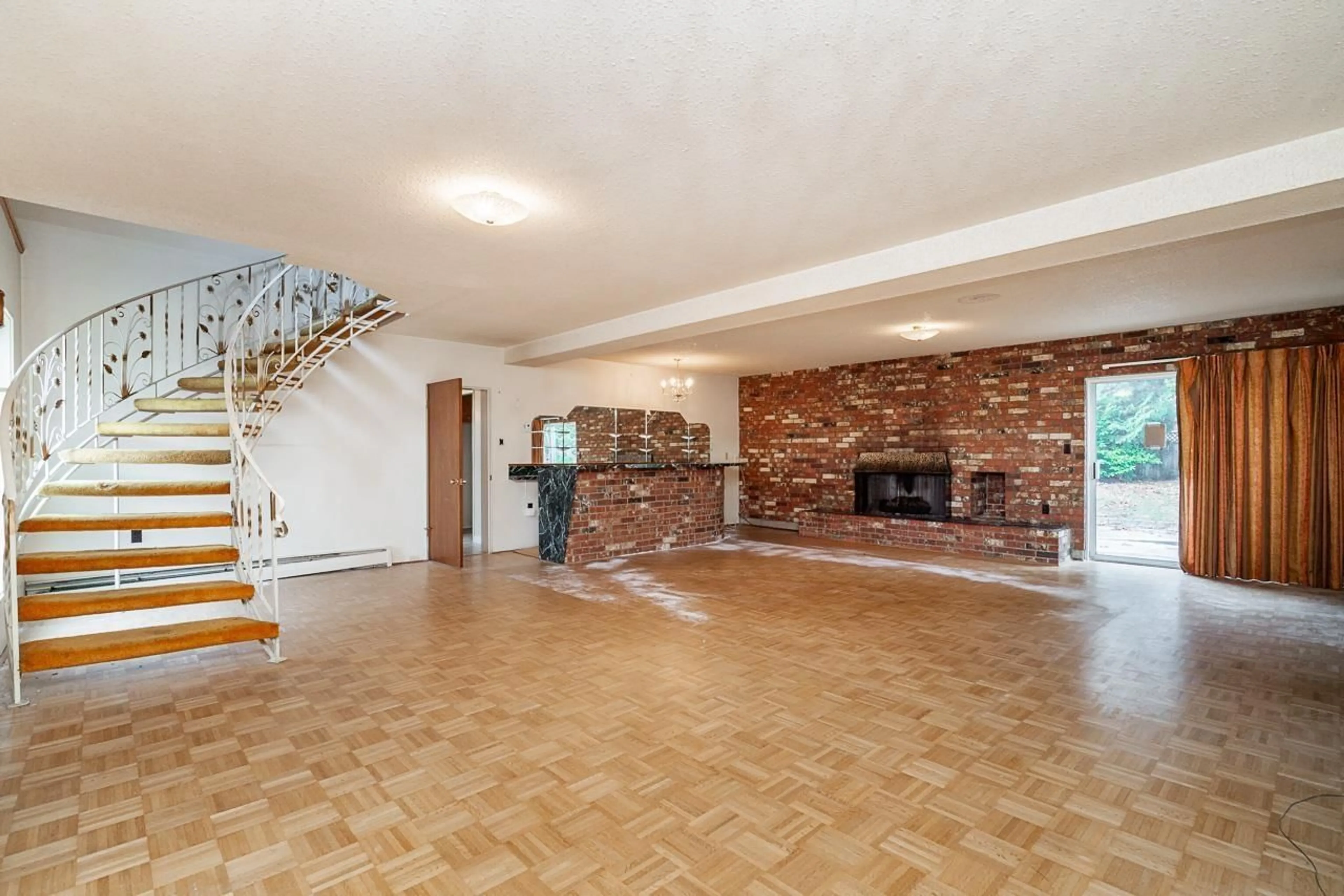 Indoor foyer for 12209 64 AVENUE, Surrey British Columbia V3W1W6