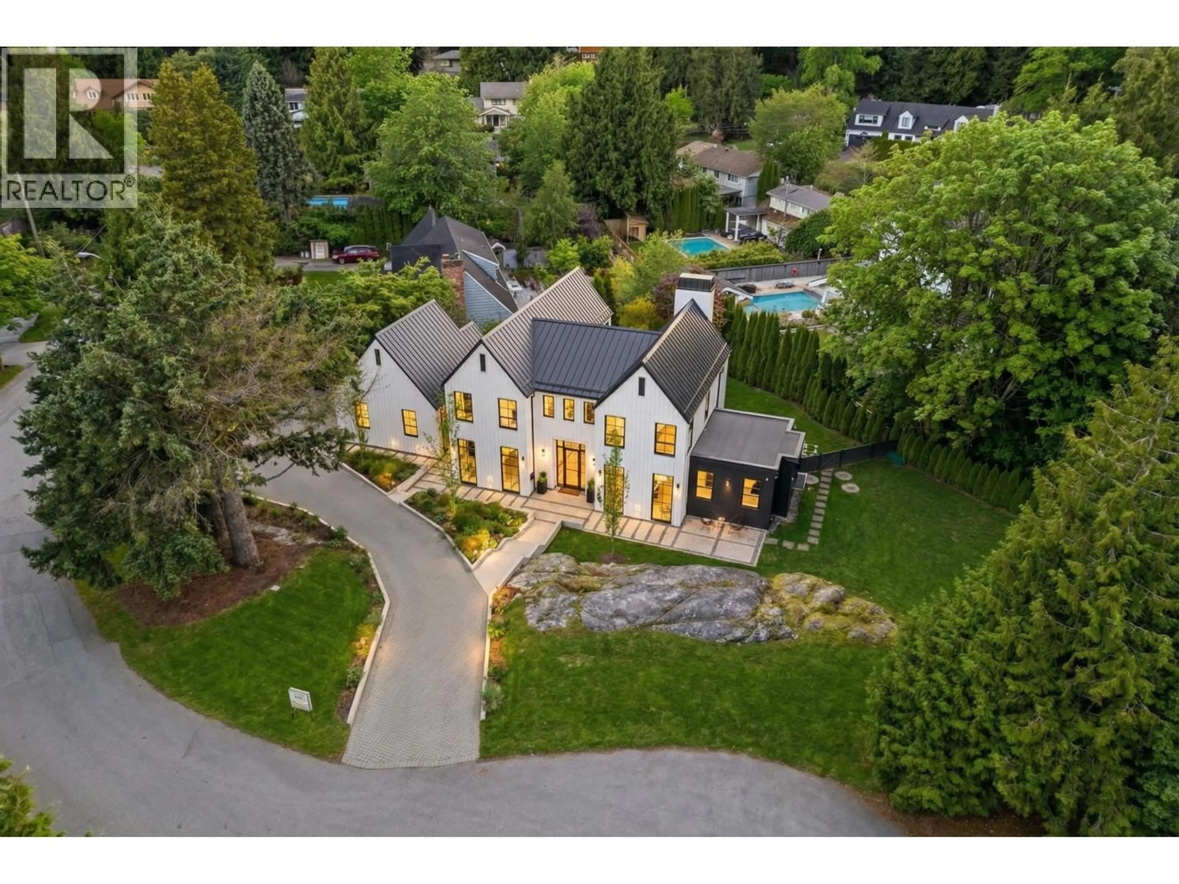 A pic from outside/outdoor area/front of a property/back of a property/a pic from drone, street for 4050 RIPPLE PLACE, West Vancouver British Columbia V7V3L4