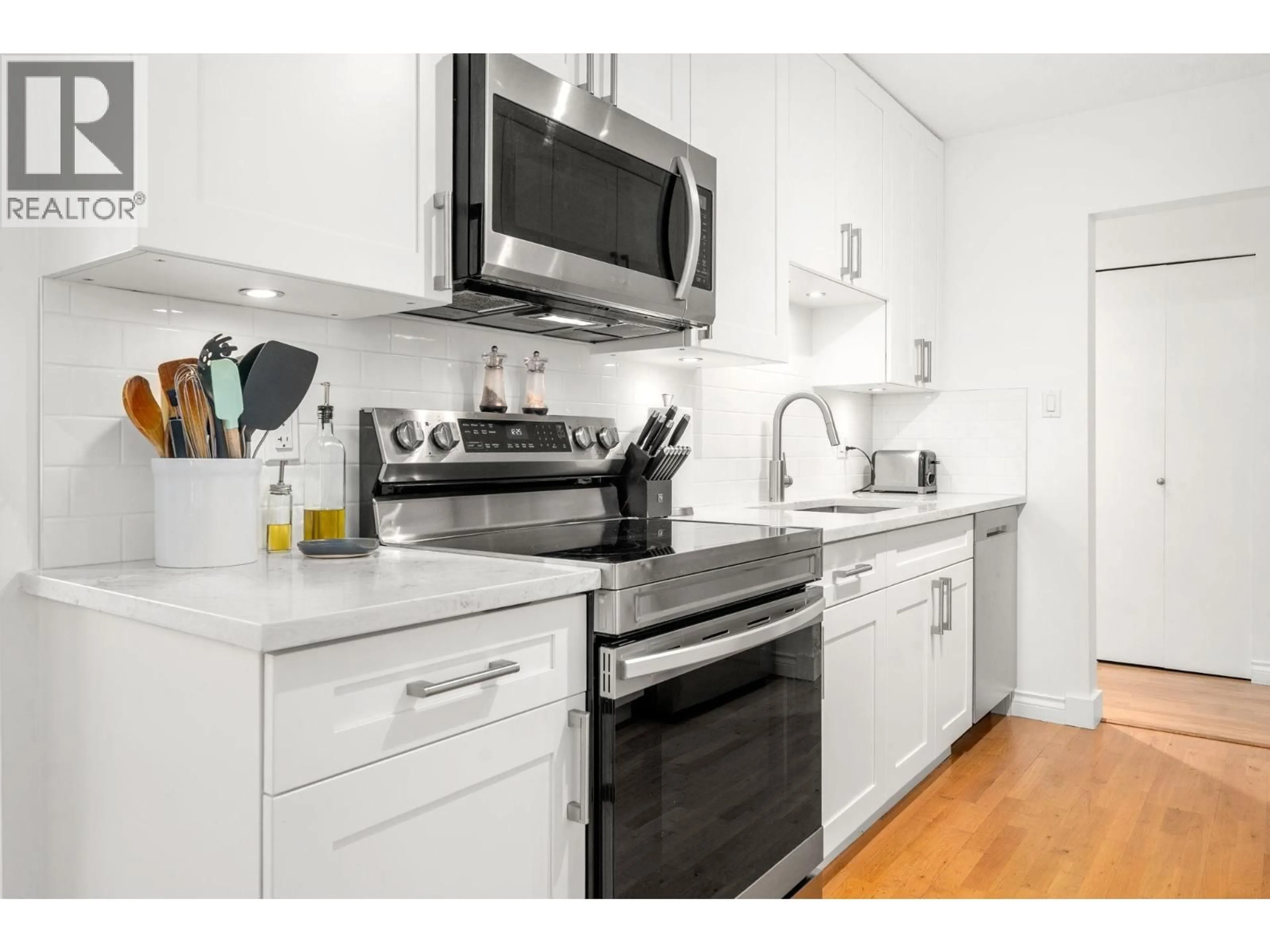 Standard kitchen, wood/laminate floor for 204 - 150 5TH STREET, North Vancouver British Columbia V7L1L5