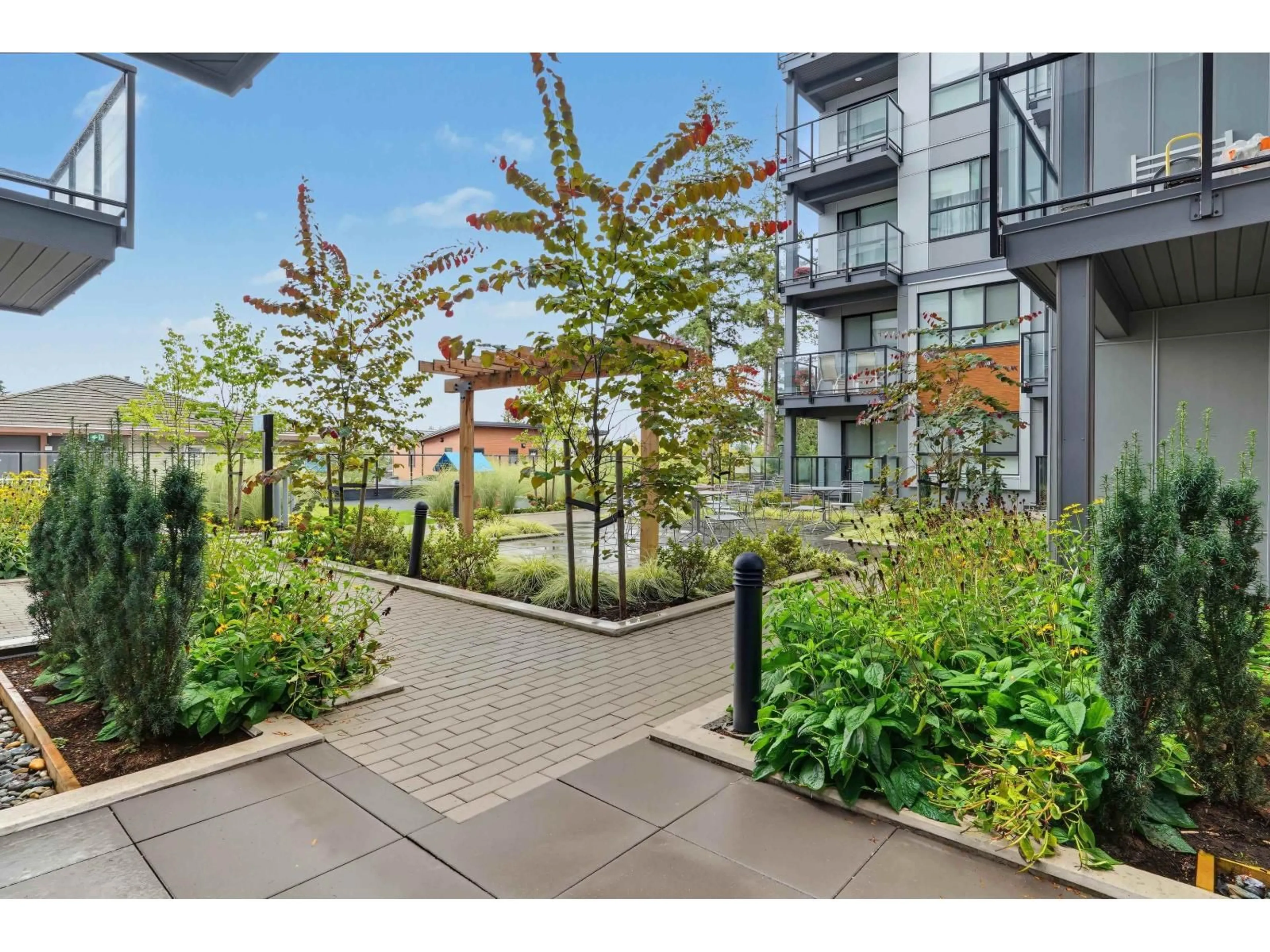Patio, street for 602 - 13458 95 AVENUE, Surrey British Columbia V3V0H1