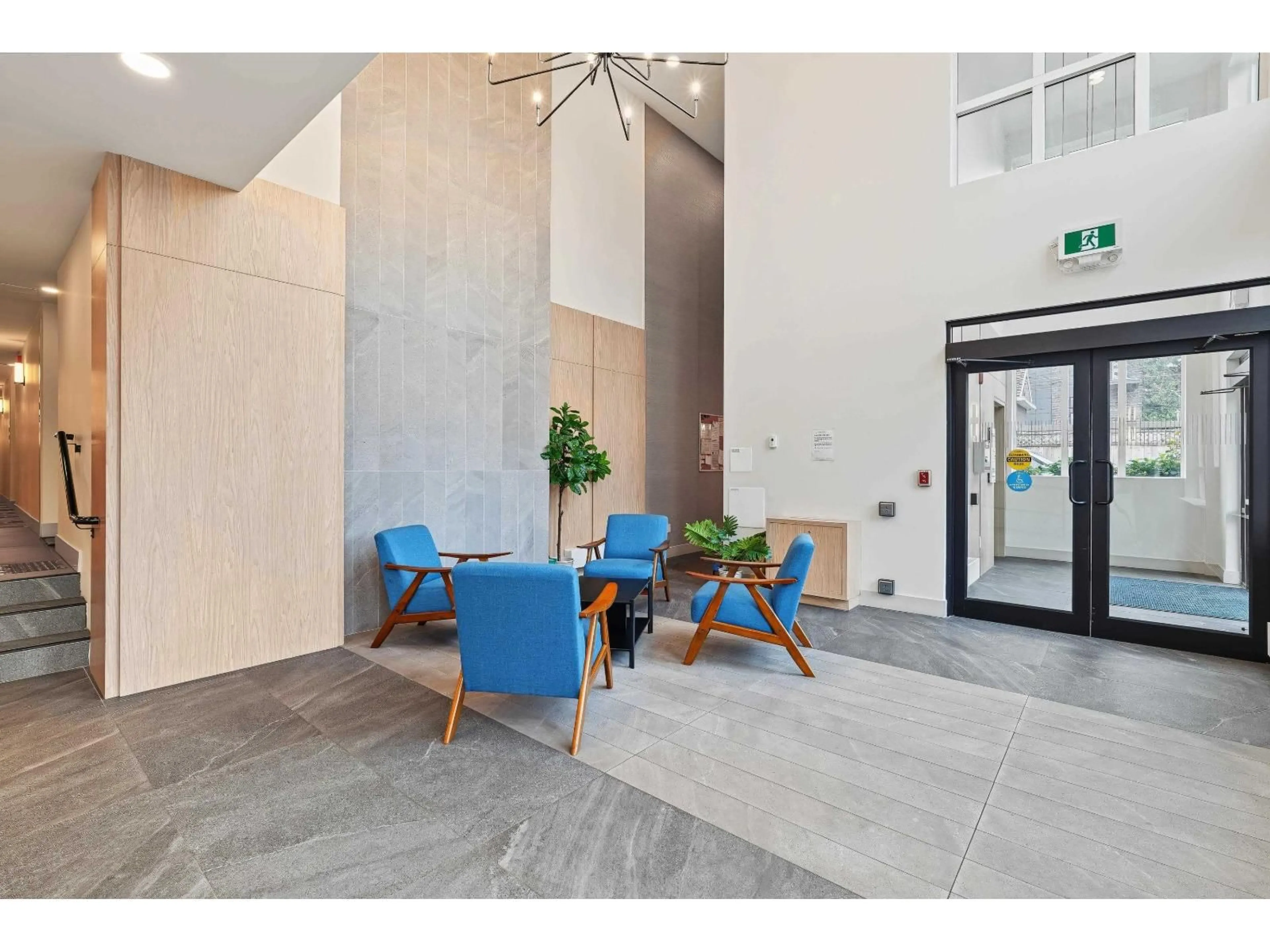 Indoor foyer for 602 - 13458 95 AVENUE, Surrey British Columbia V3V0H1