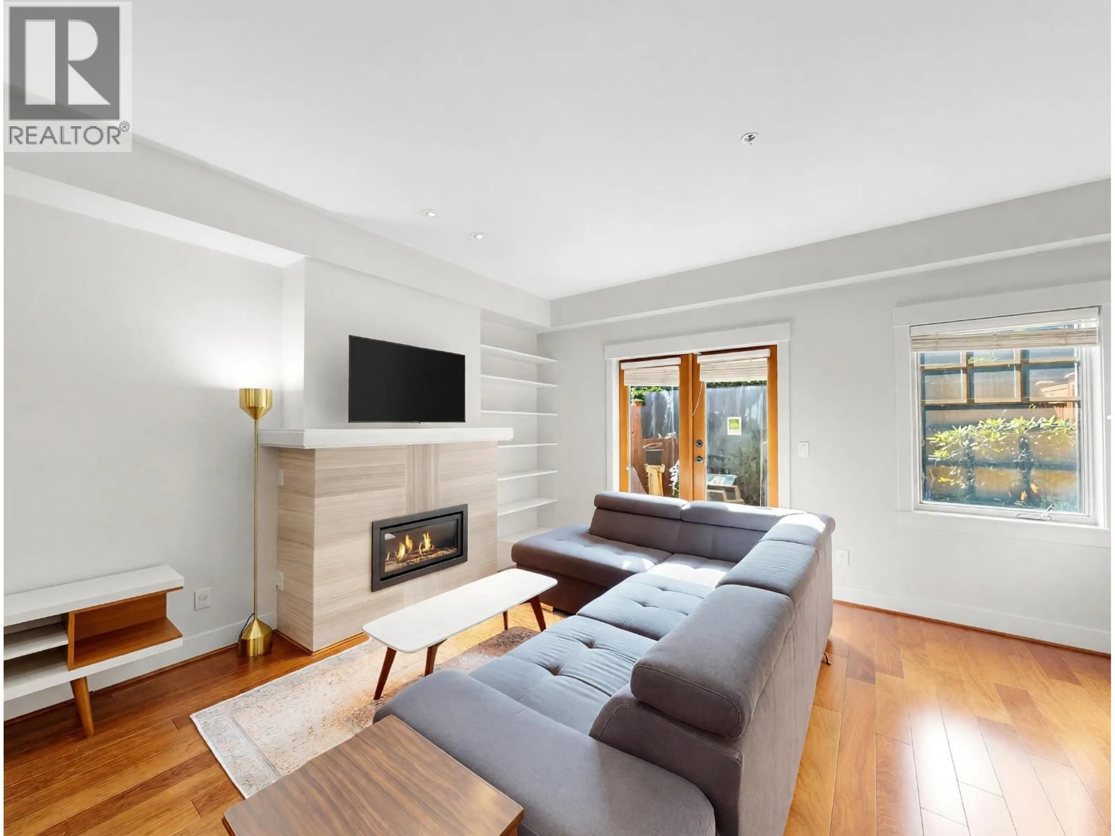 Living room with furniture, wood/laminate floor for 5978 OAK STREET, Vancouver British Columbia V6M2W2