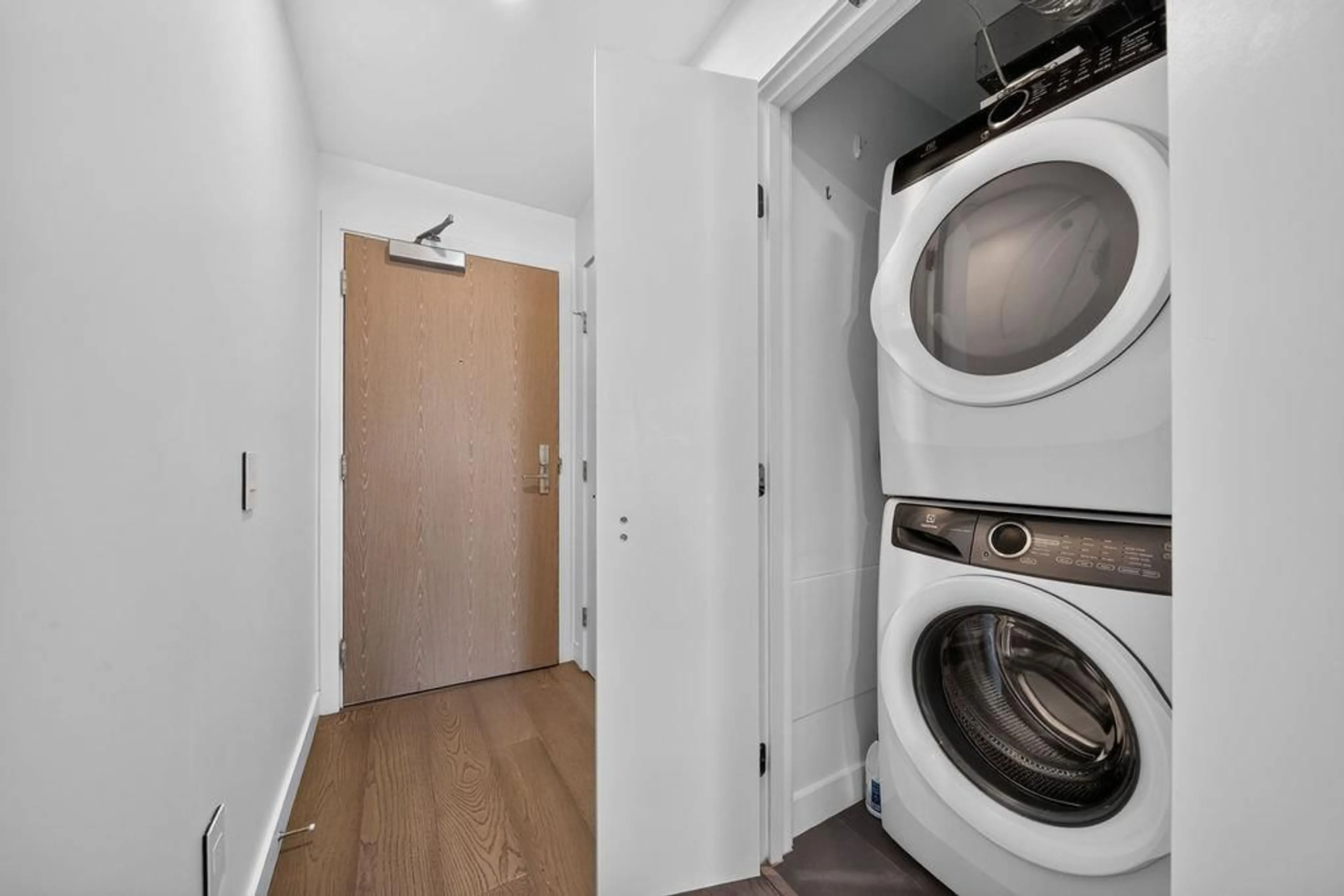 Laundry room for 303 - 15165 THRIFT AVENUE, White Rock British Columbia V4B0C1