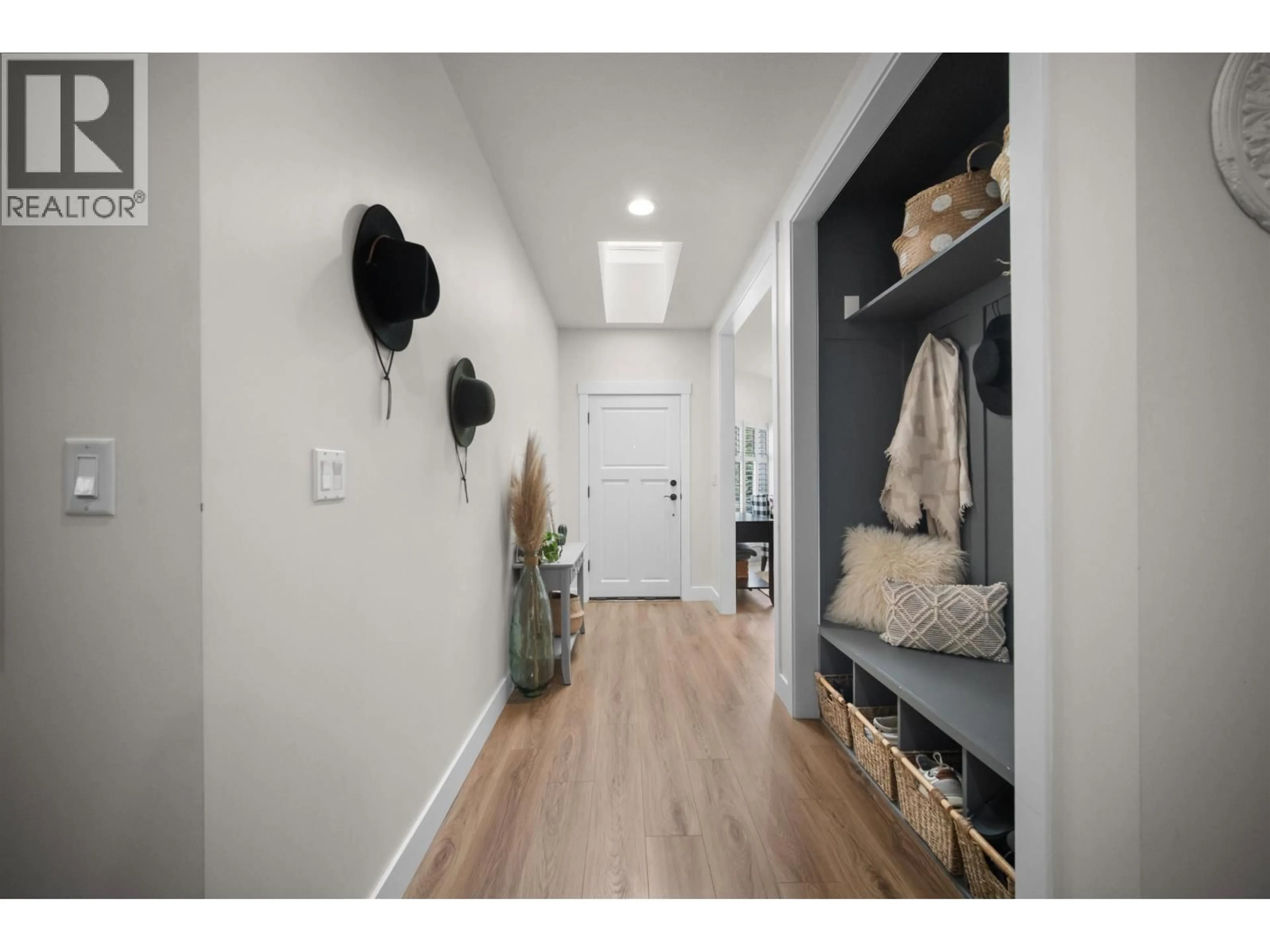 Indoor entryway for 23659 TAMARACK LANE, Maple Ridge British Columbia V2W1B4