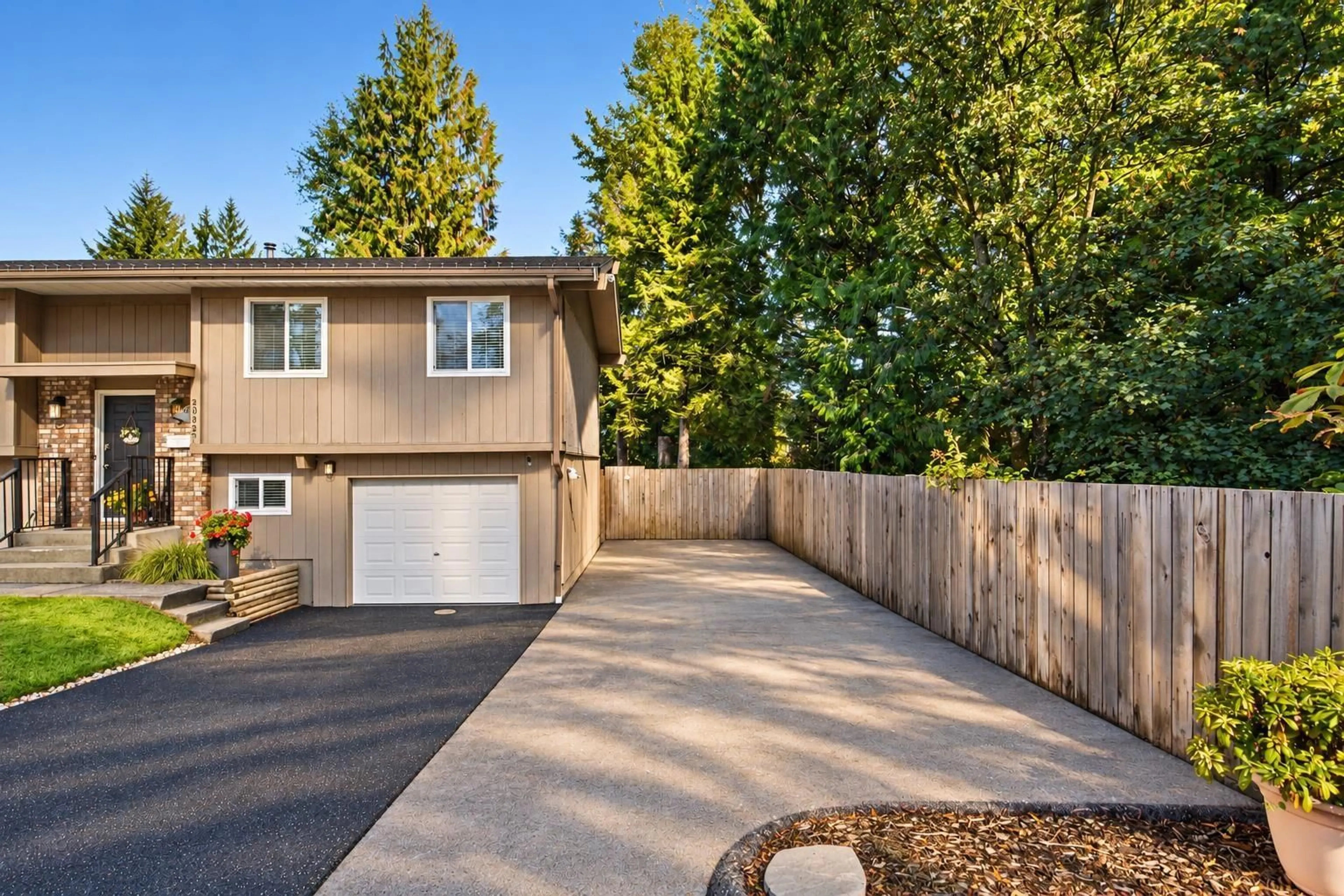 Home with vinyl exterior material, street for 20327 44 AVENUE, Langley British Columbia V3A6P6