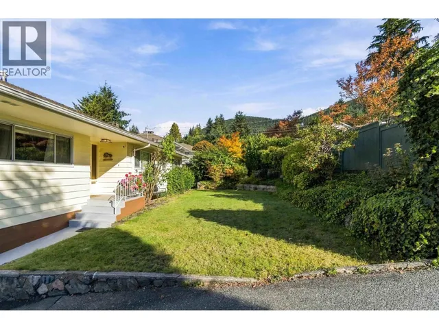4243 DELBROOK AVENUE, North Vancouver 4
