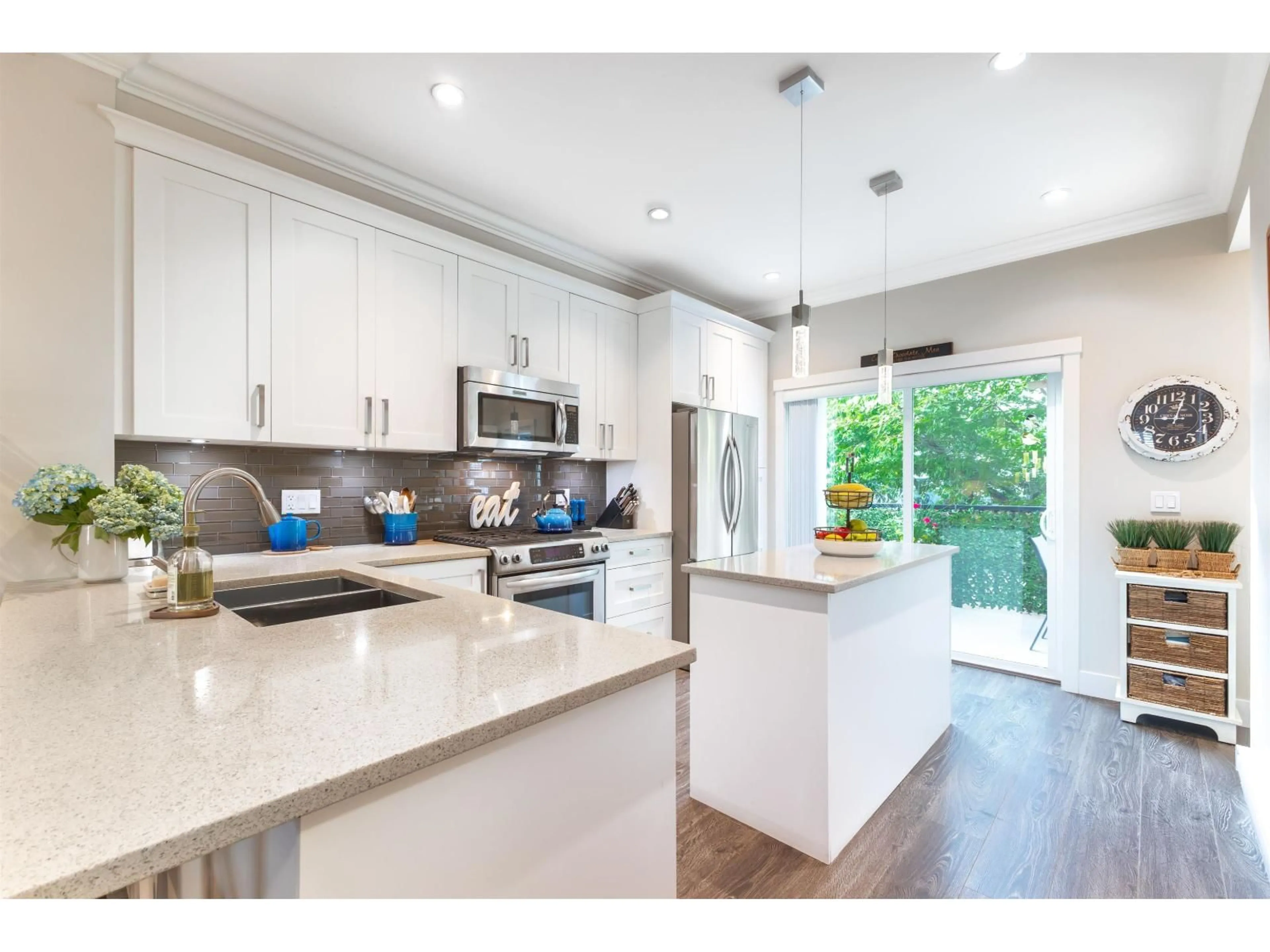 Open concept kitchen, ceramic/tile floor for 42 - 6591 195A STREET, Surrey British Columbia V4N6N5
